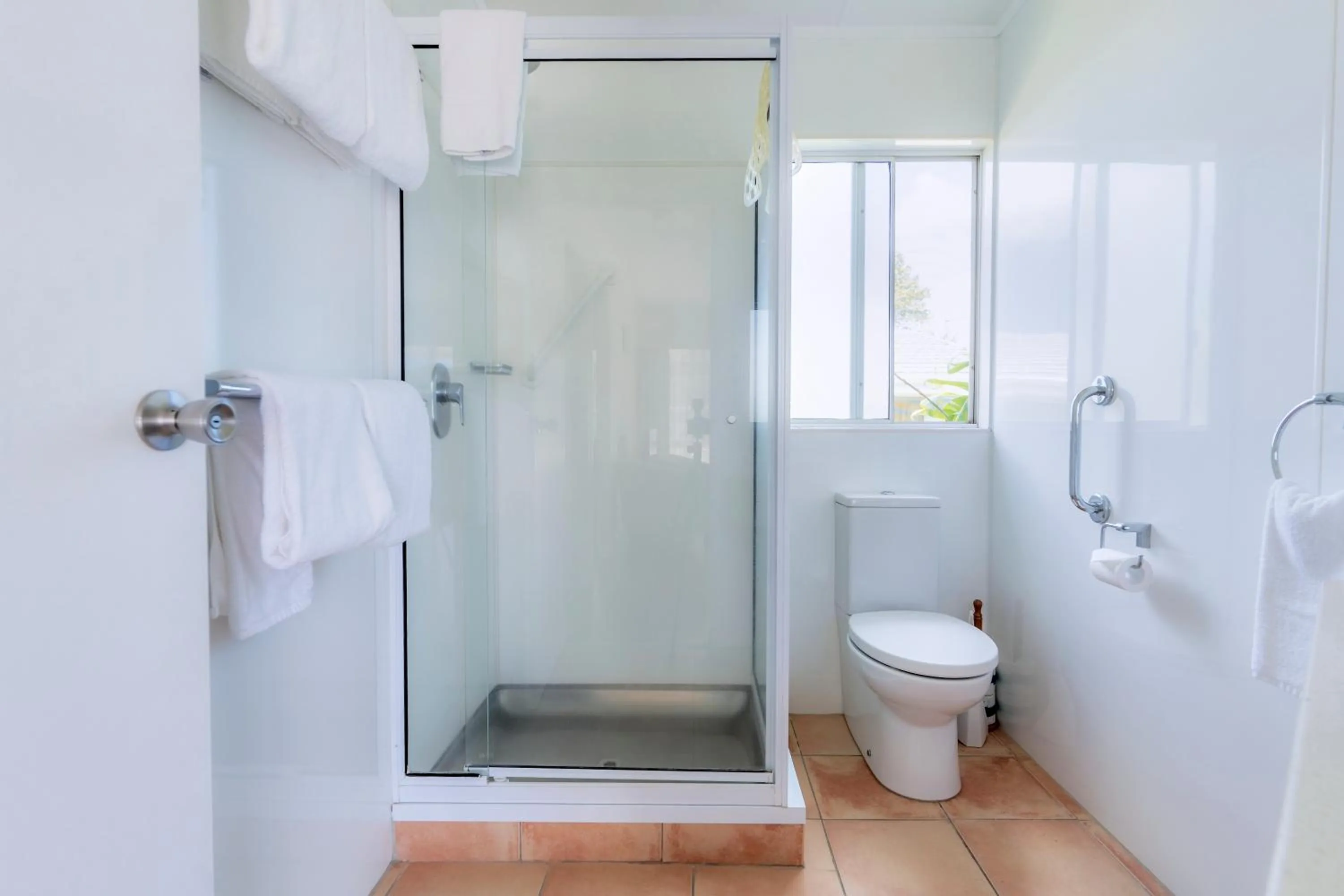 Shower in Aloha Apartments