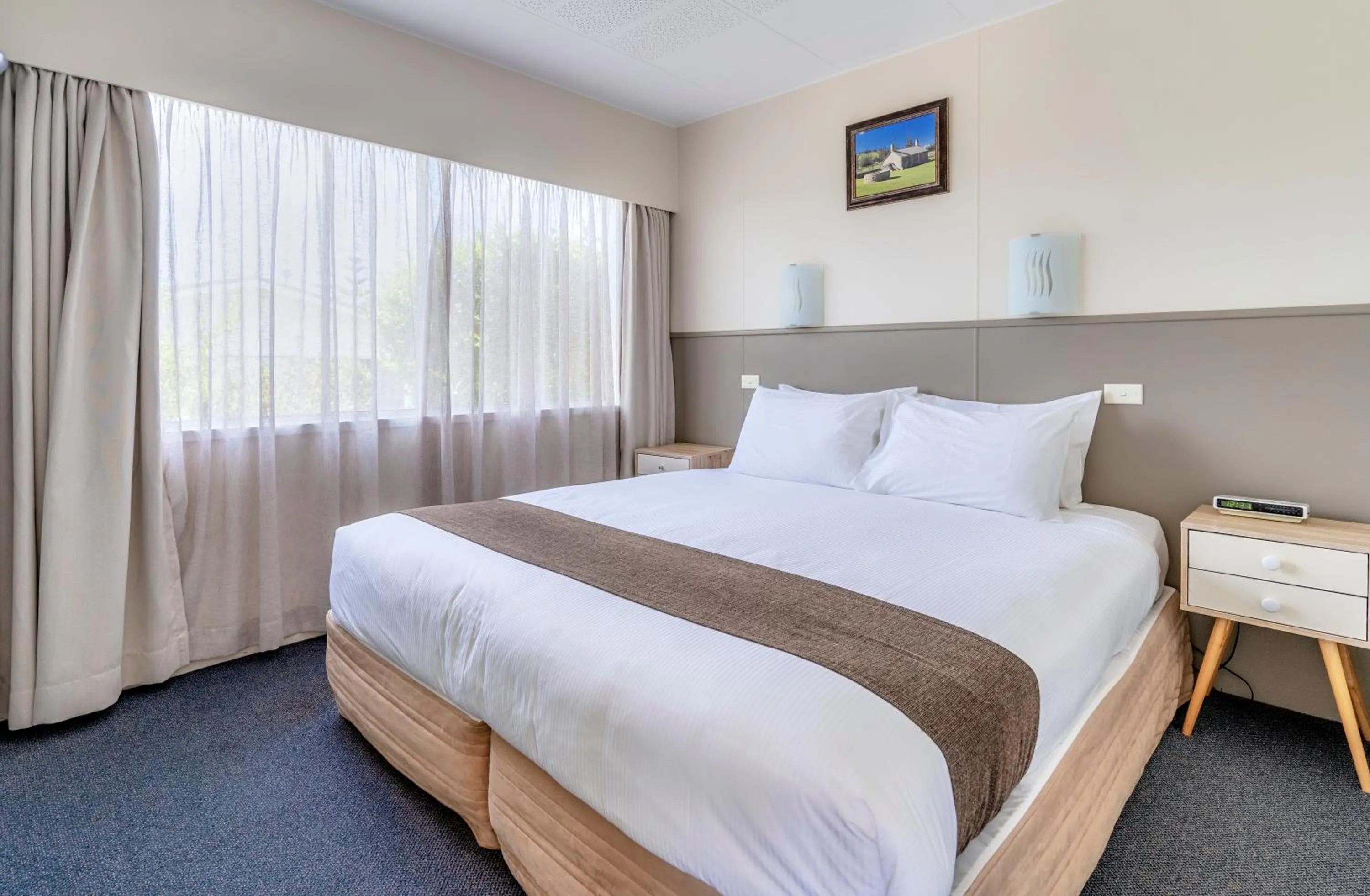 Bed in Aloha Apartments