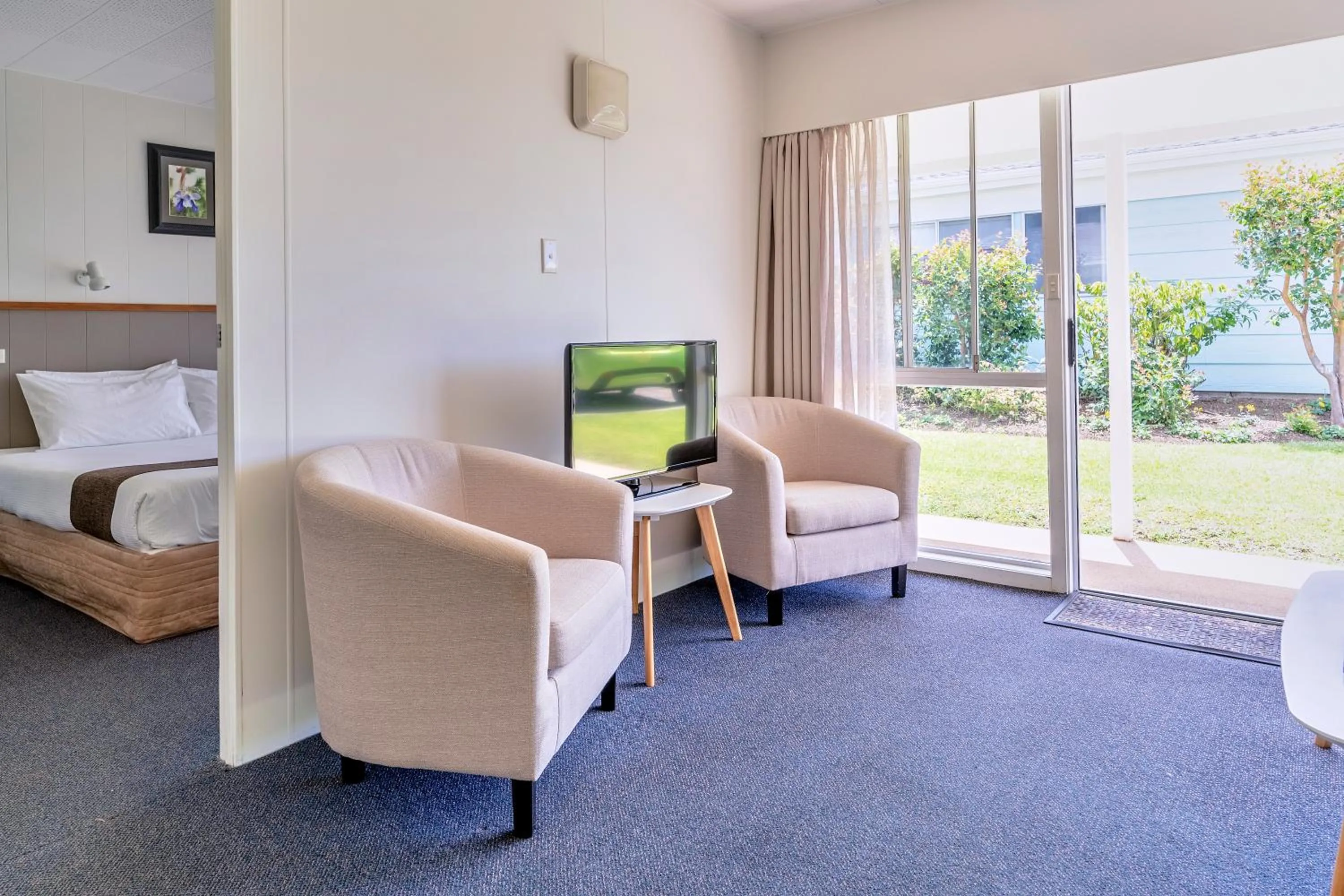 Seating area in Aloha Apartments