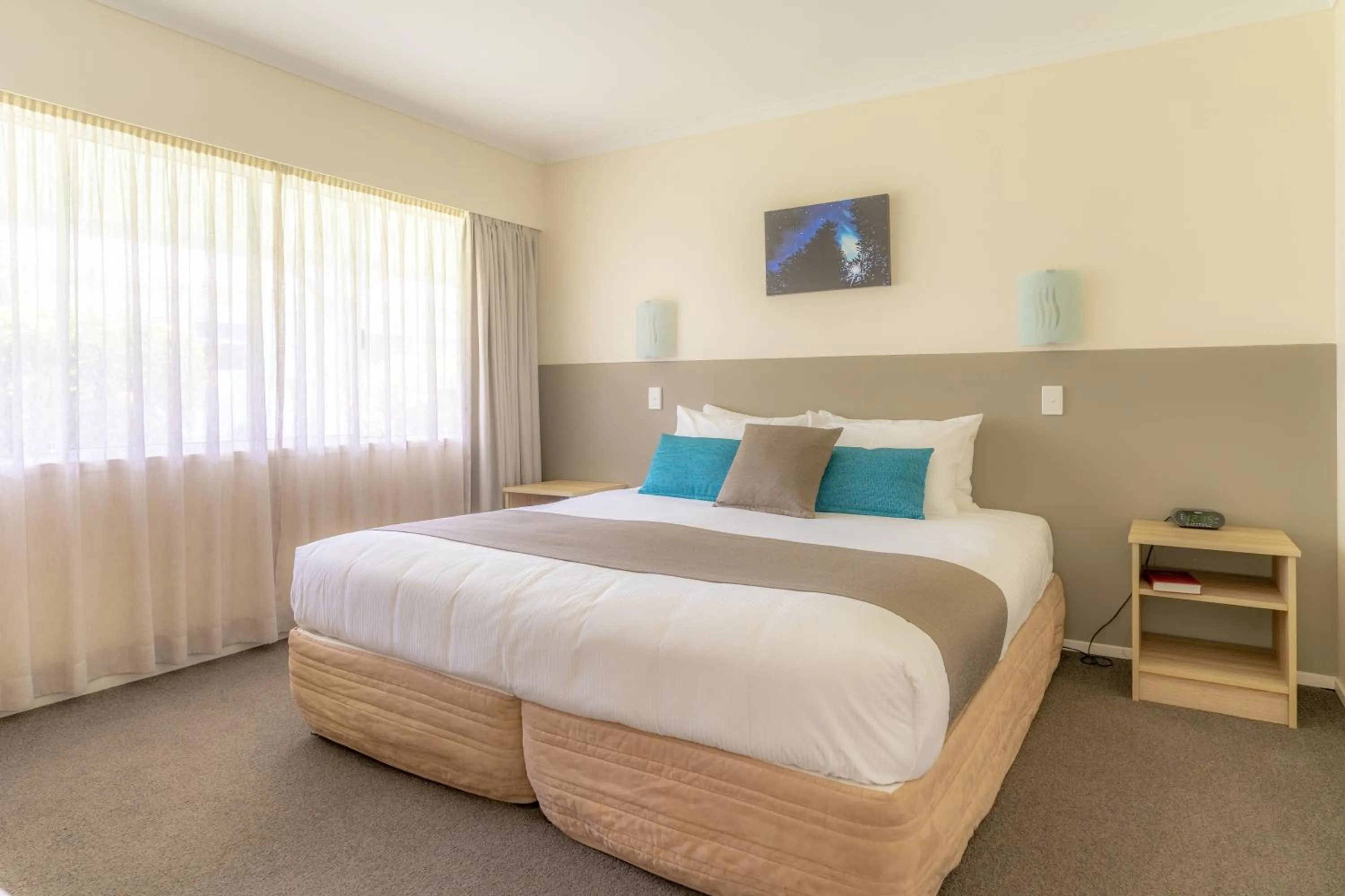 Bed in Aloha Apartments