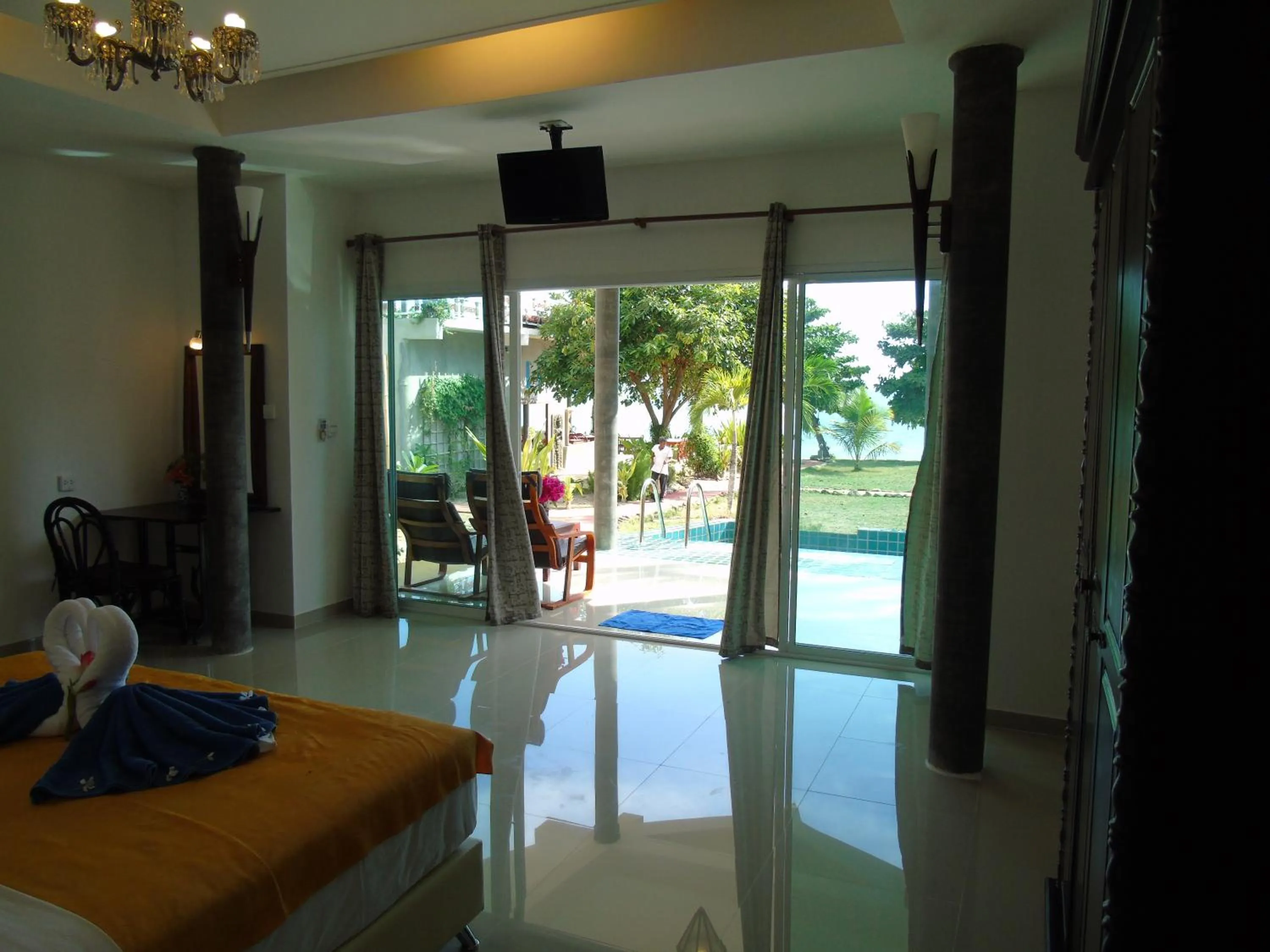 Patio, Bed in Yao Yai Beach Resort