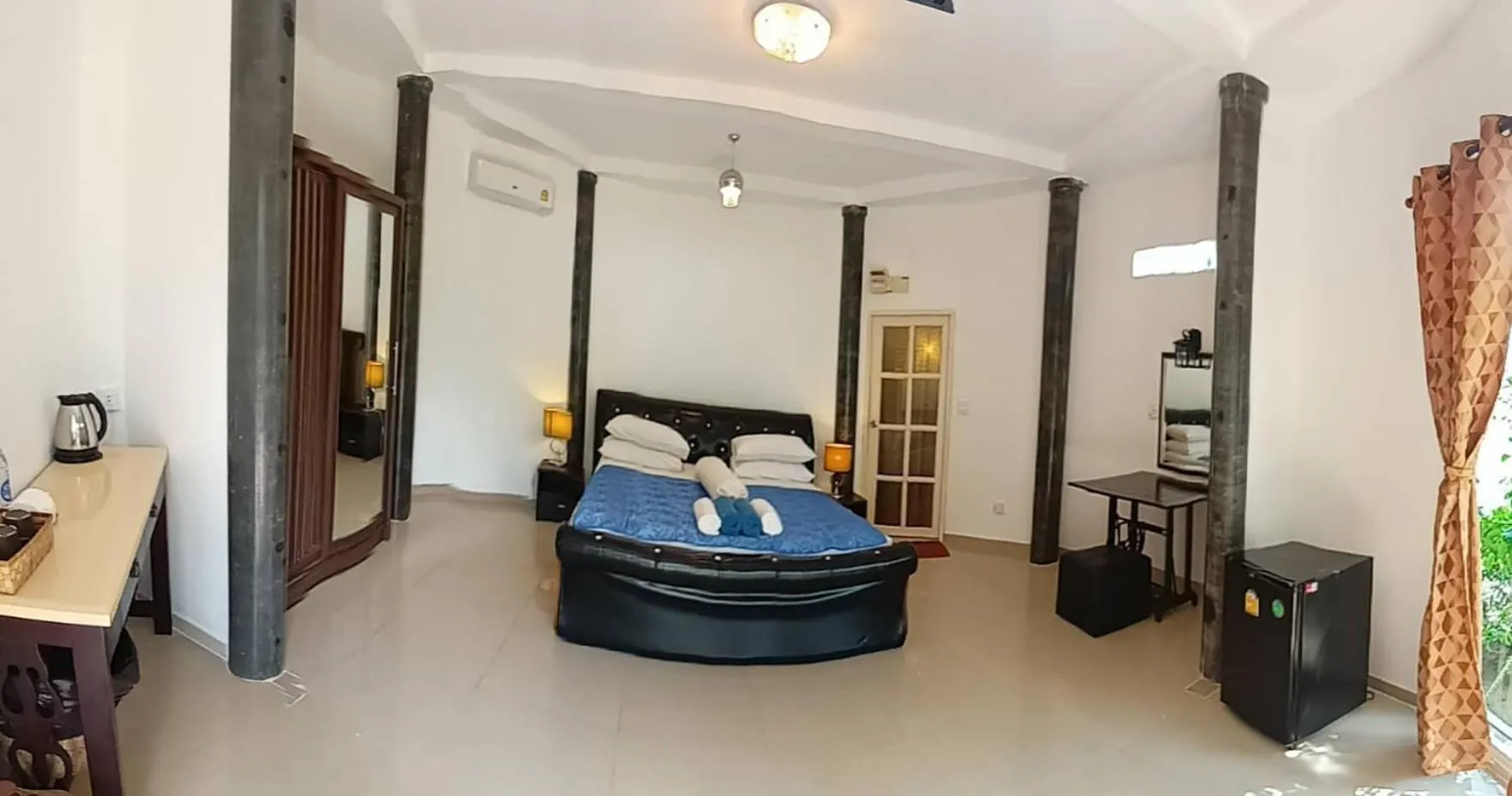Photo of the whole room, Bed in Yao Yai Beach Resort