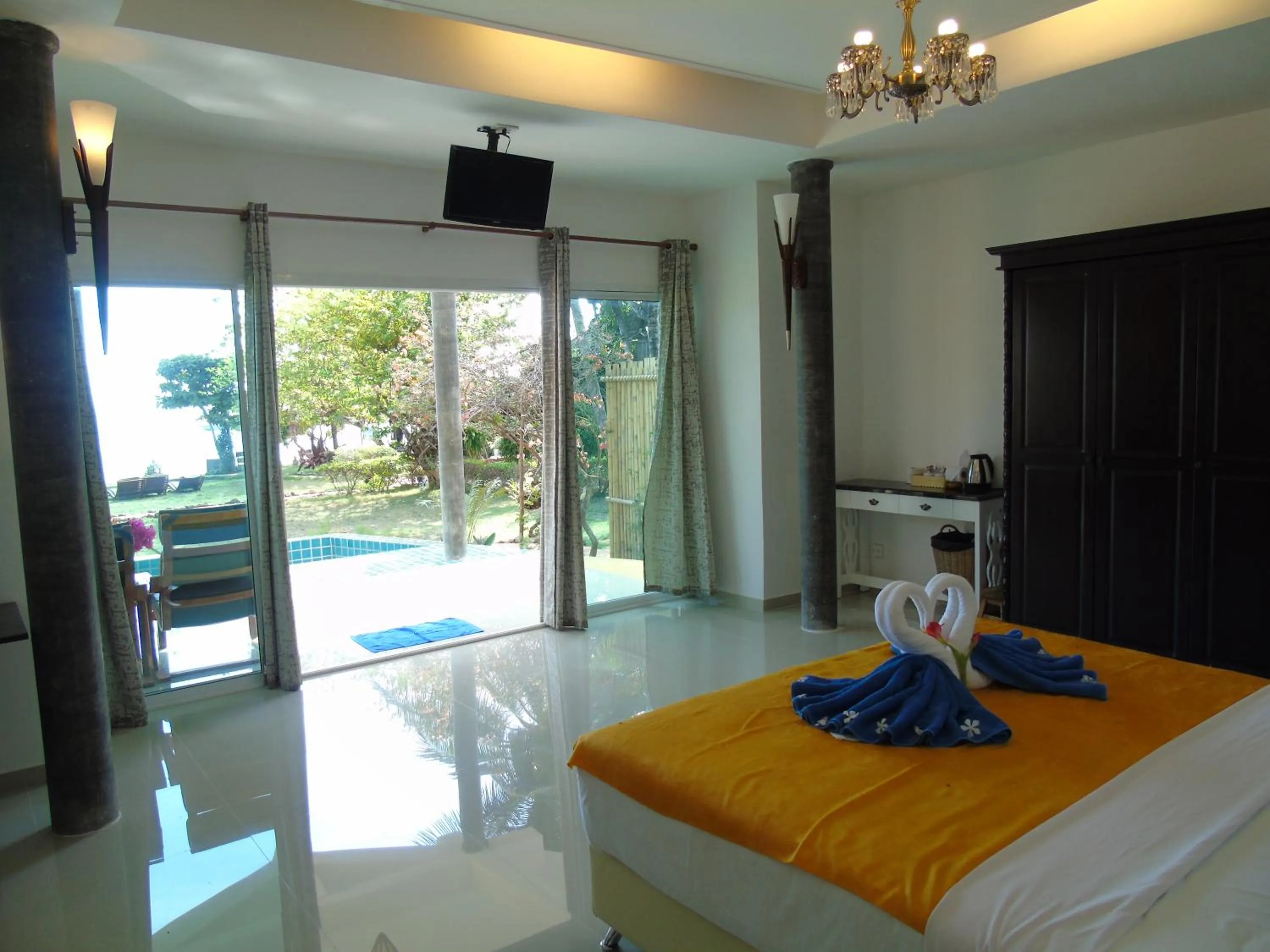 Day, Bed in Yao Yai Beach Resort