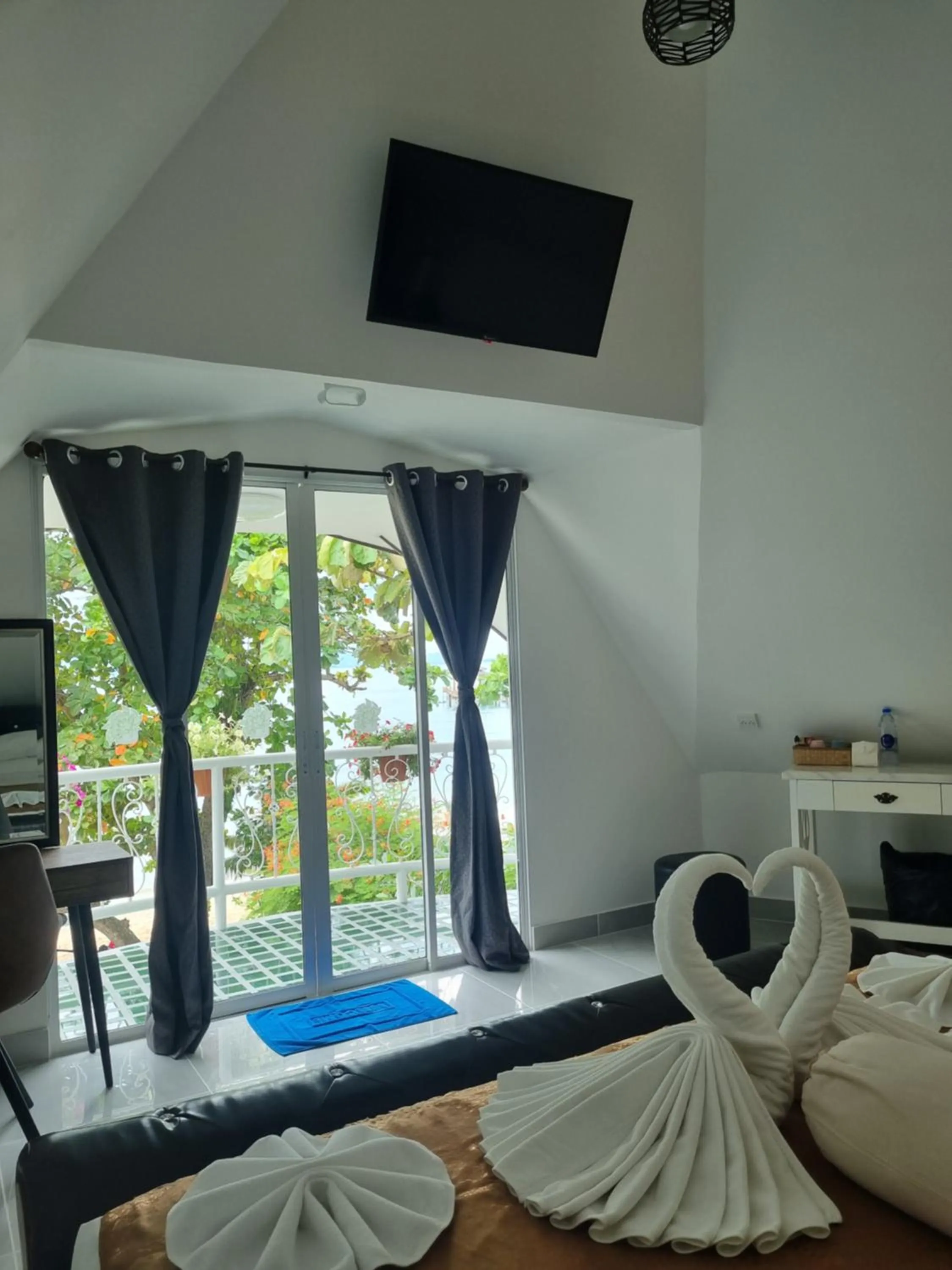 Bed in Yao Yai Beach Resort