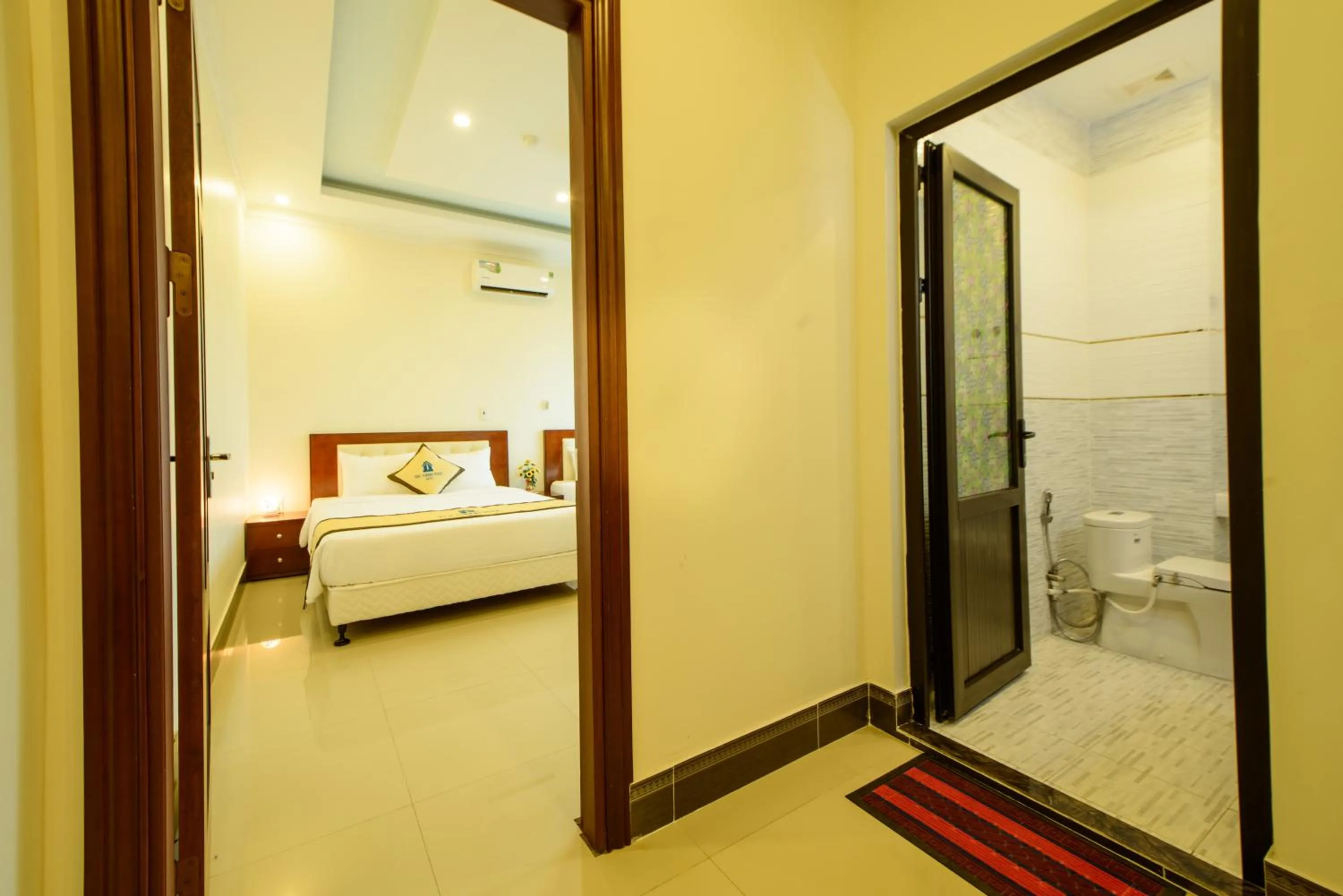 Bathroom, Bed in ĐẠI THÀNH PHÚC