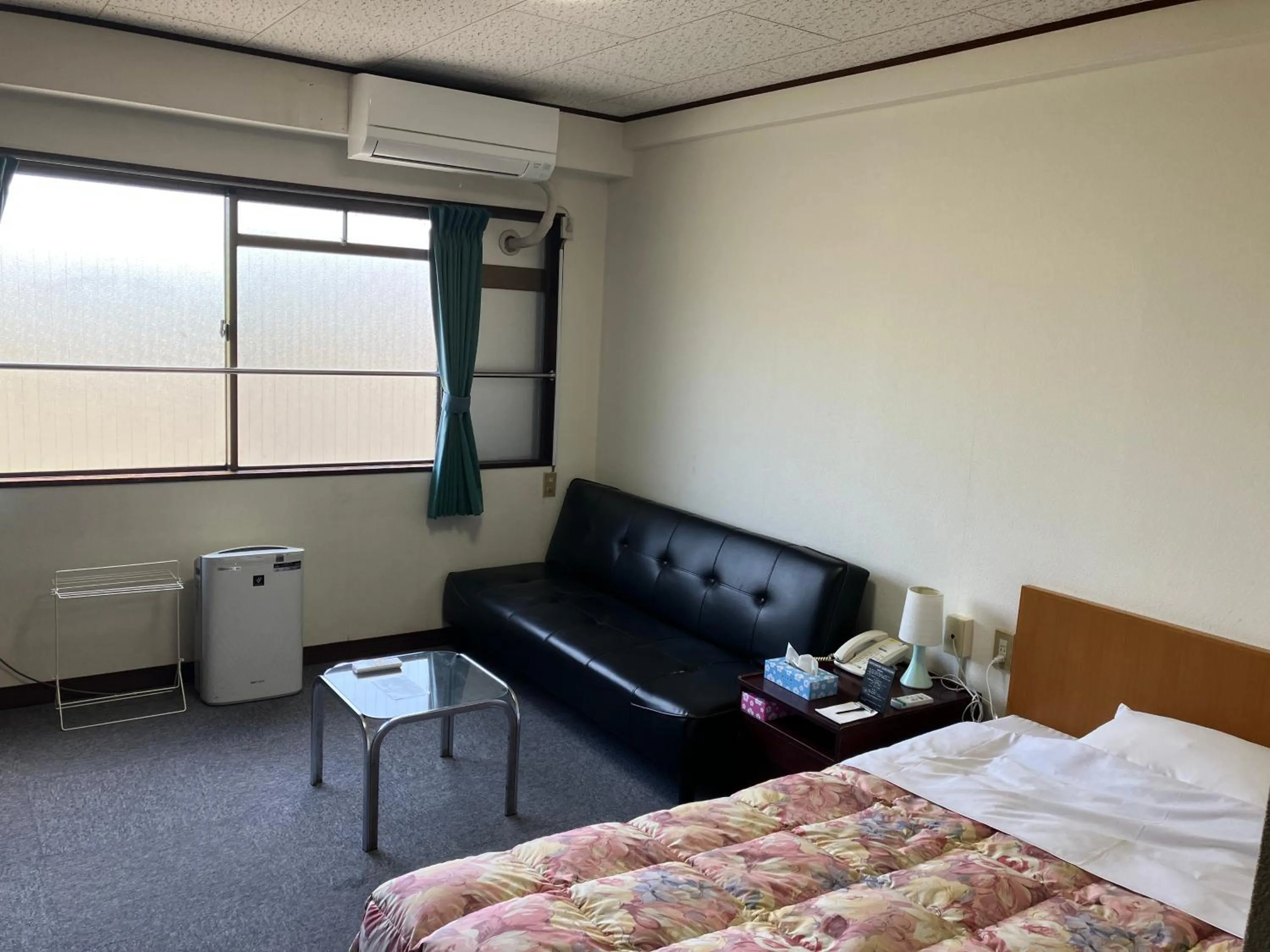 Photo of the whole room, Bed in Sky Heart Hotel Shimonoseki