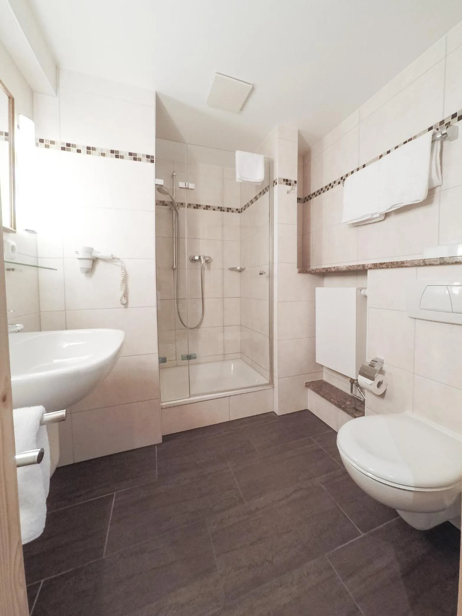 Bathroom in Glasl's Landhotel