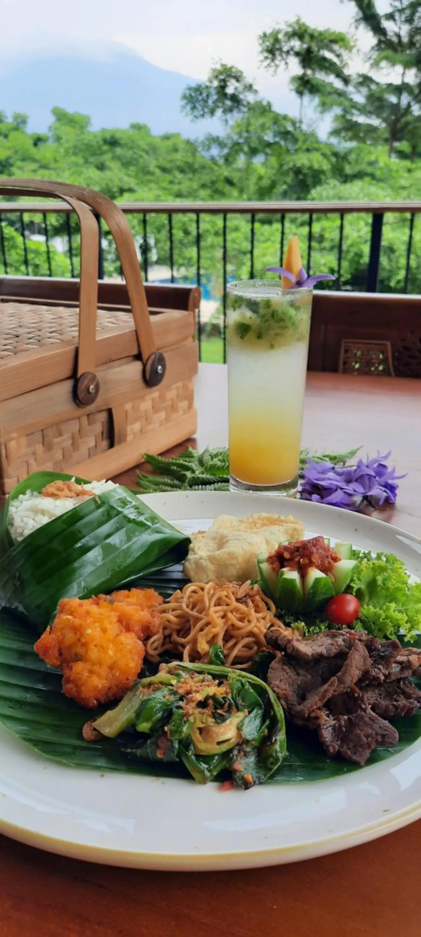 Lunch in Shanaya Resort Malang