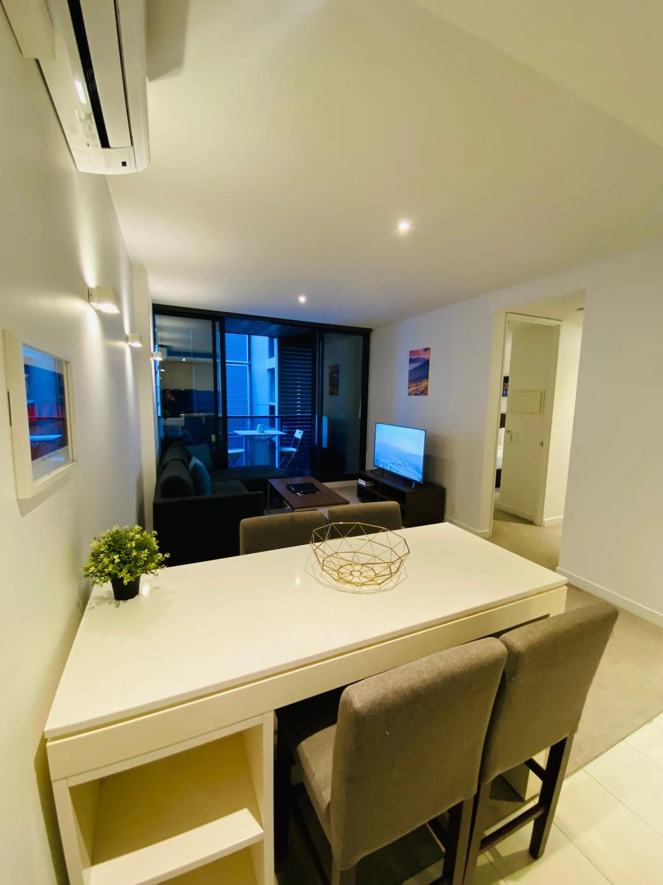 Dining area in Flinders Street Apartments Melbourne CBD