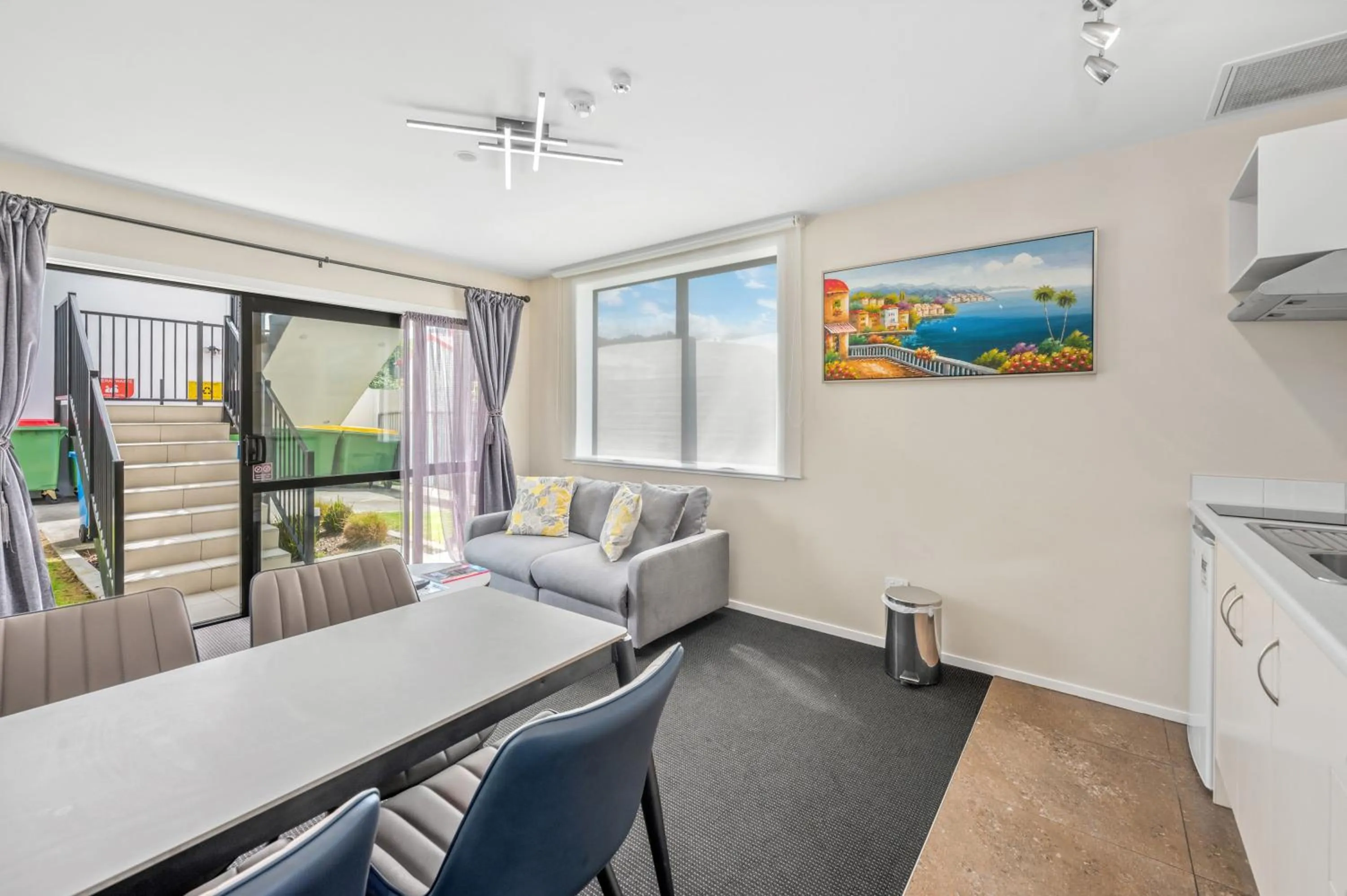 Kitchen or kitchenette in ASURE Rotorua International Motor Inn