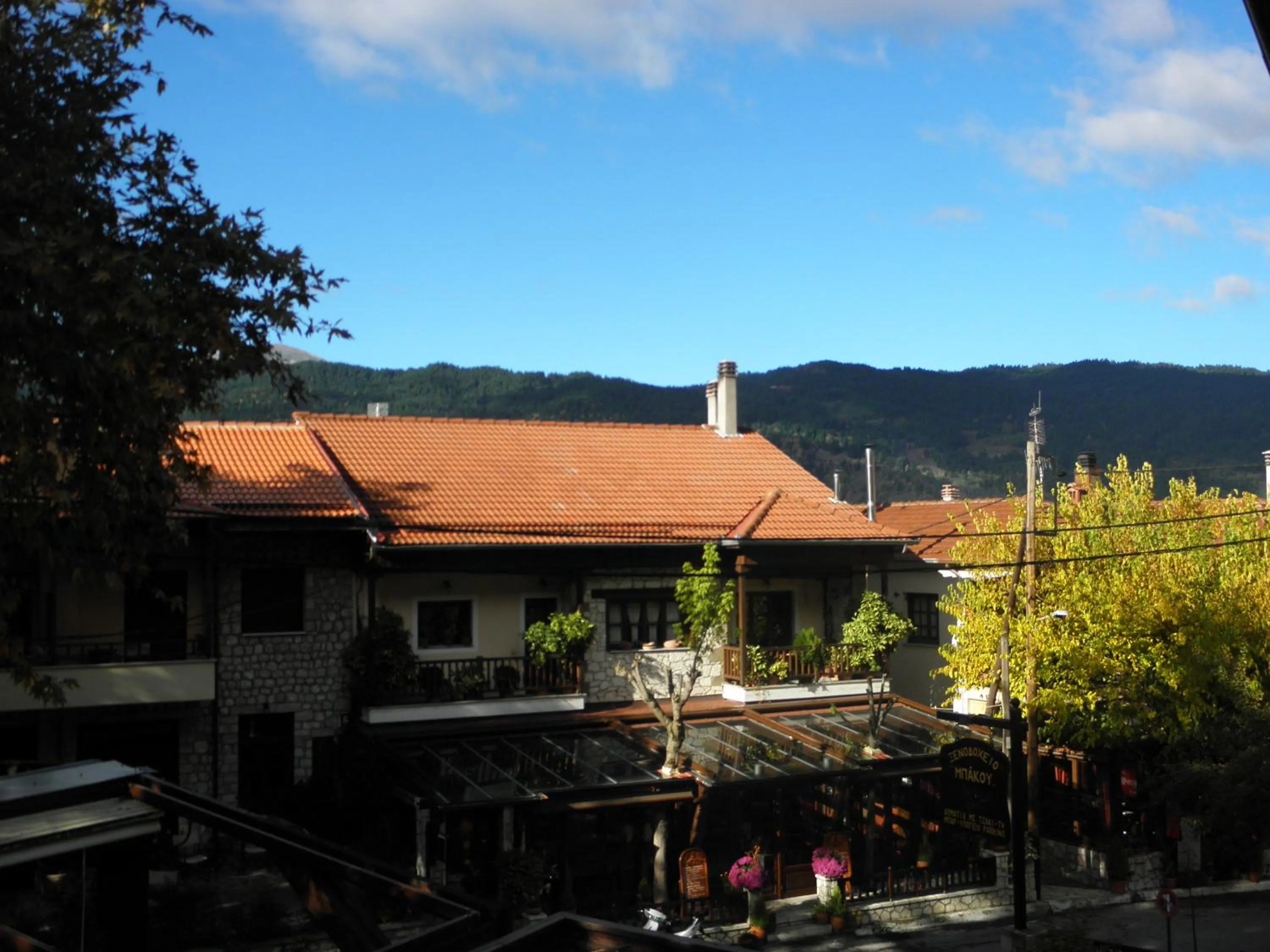 Facade/entrance in Hotel Mpakou