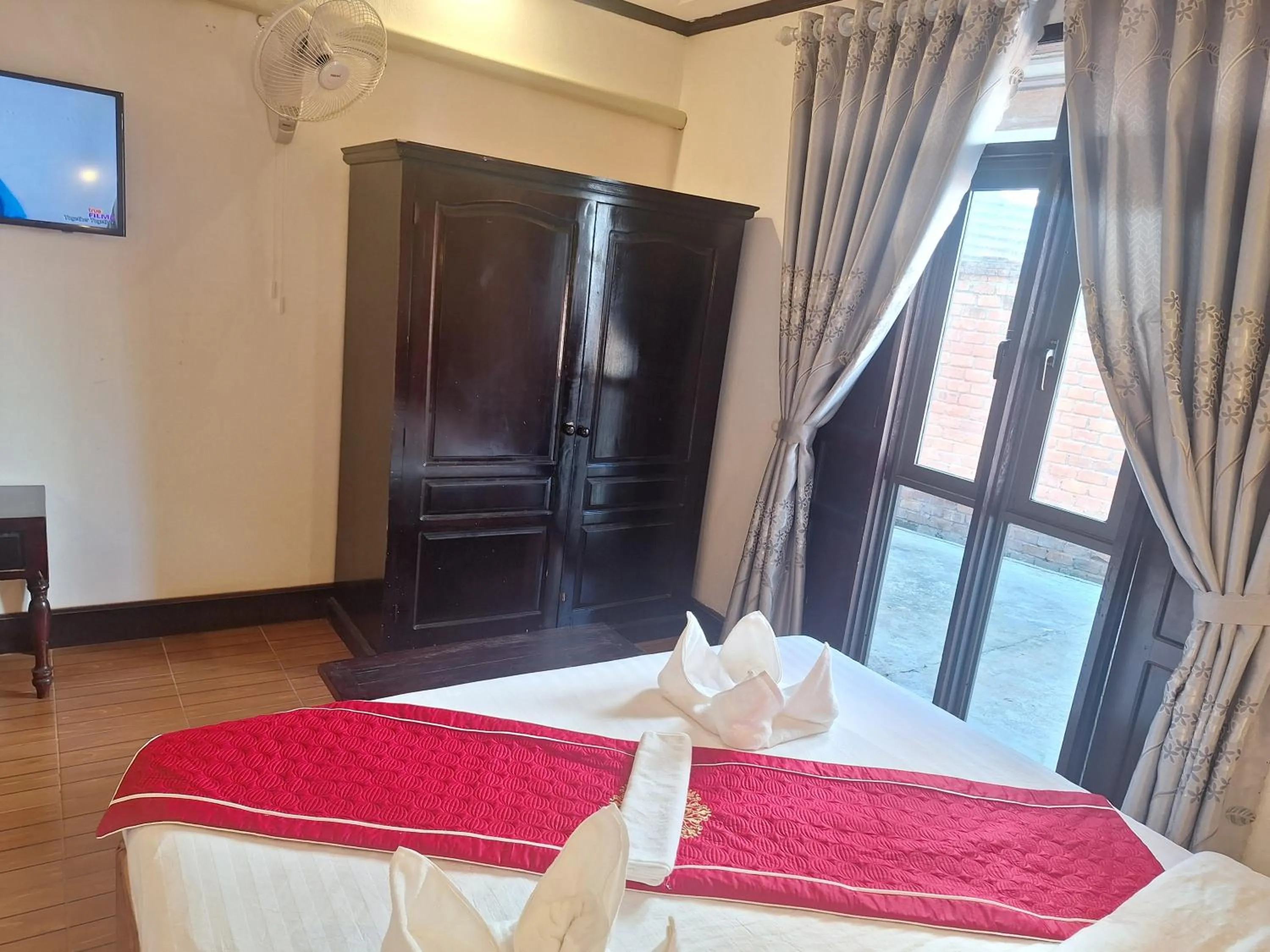 Bed in Luang Prabang Pavilion Hotel & Travel