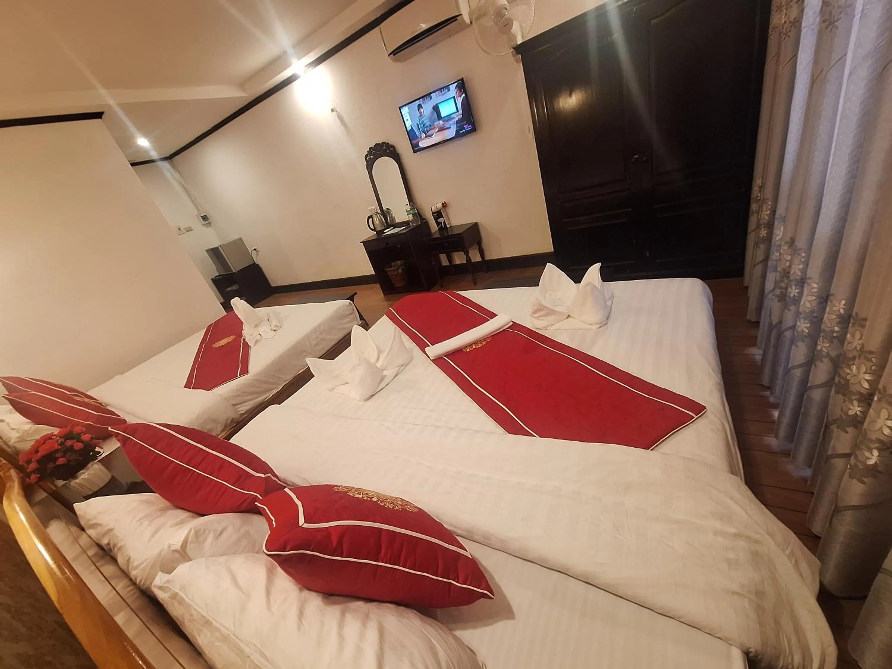 Bed in Luang Prabang Pavilion Hotel & Travel