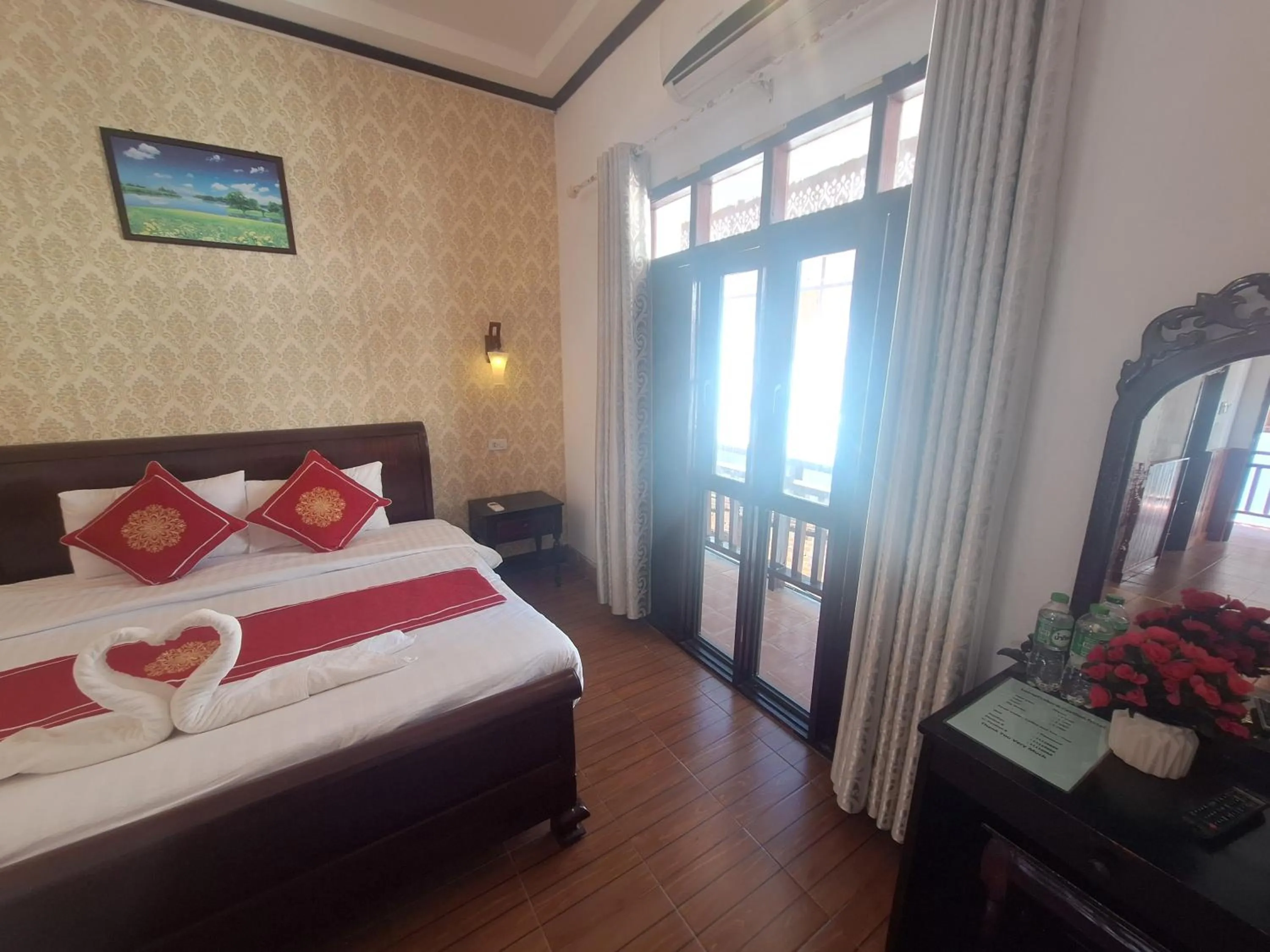 Bed in Luang Prabang Pavilion Hotel & Travel