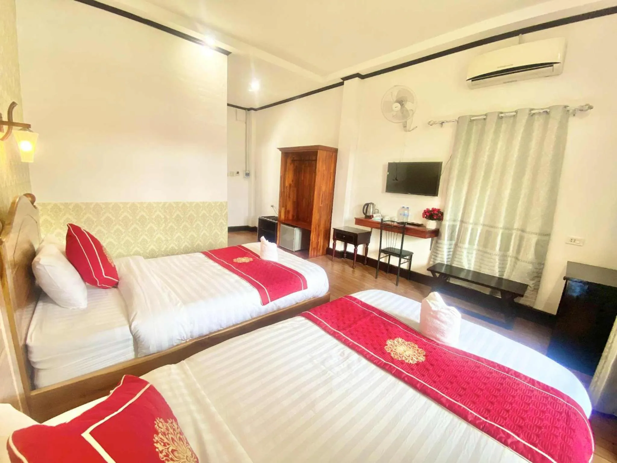 Bed in Luang Prabang Pavilion Hotel & Travel