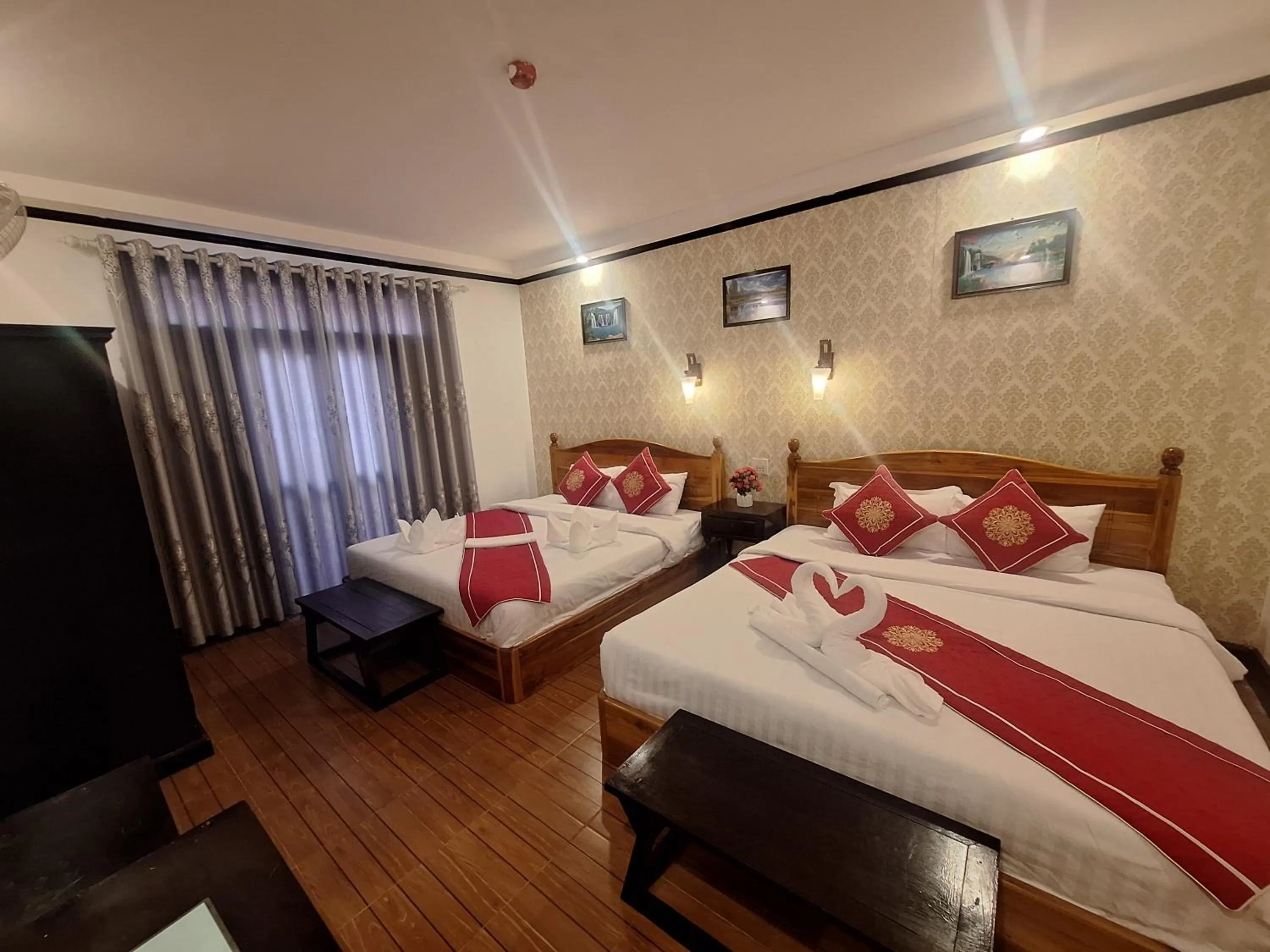 Bed in Luang Prabang Pavilion Hotel & Travel