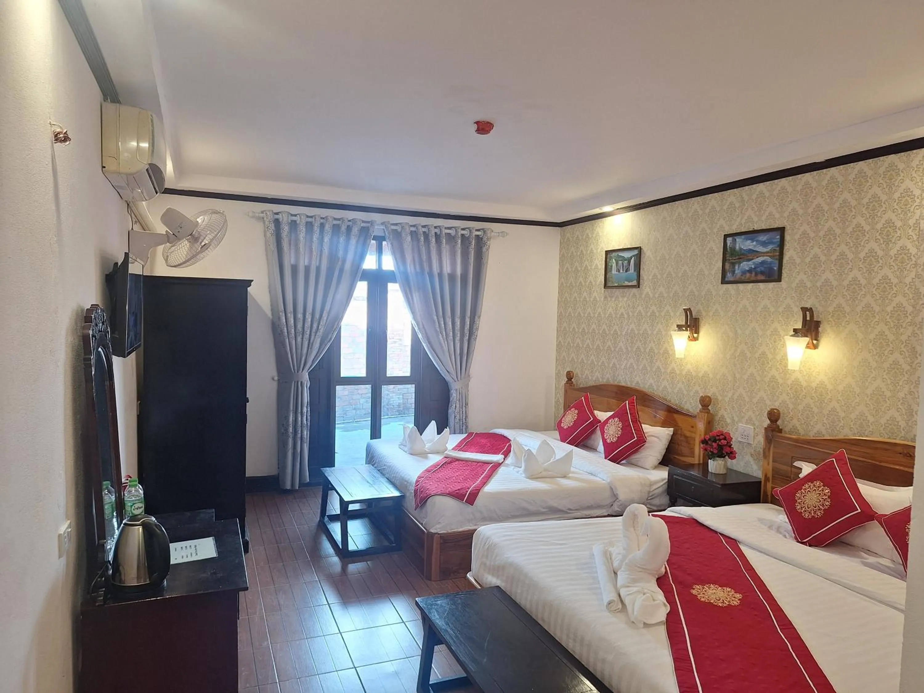 Bed in Luang Prabang Pavilion Hotel & Travel