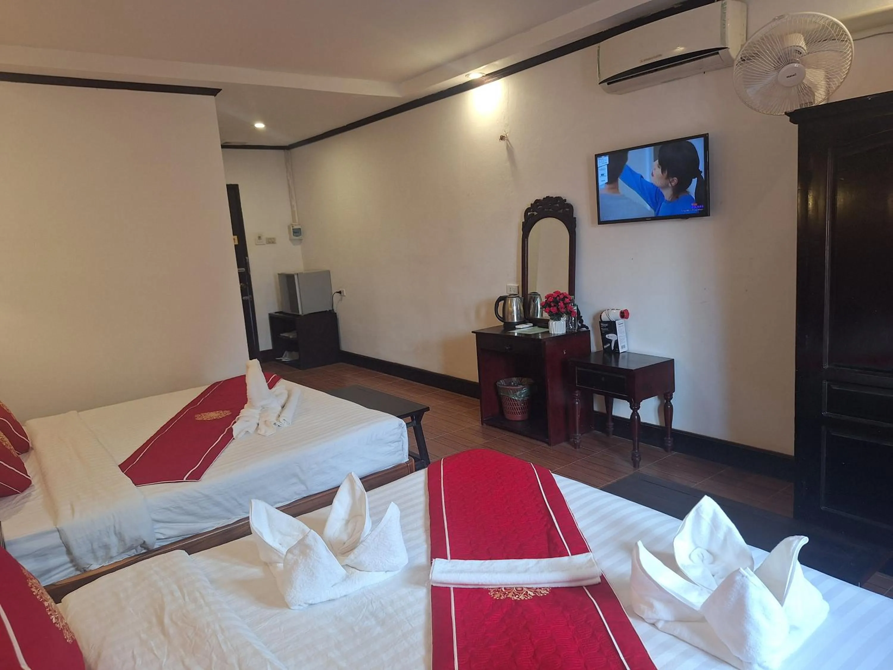 Bed in Luang Prabang Pavilion Hotel & Travel