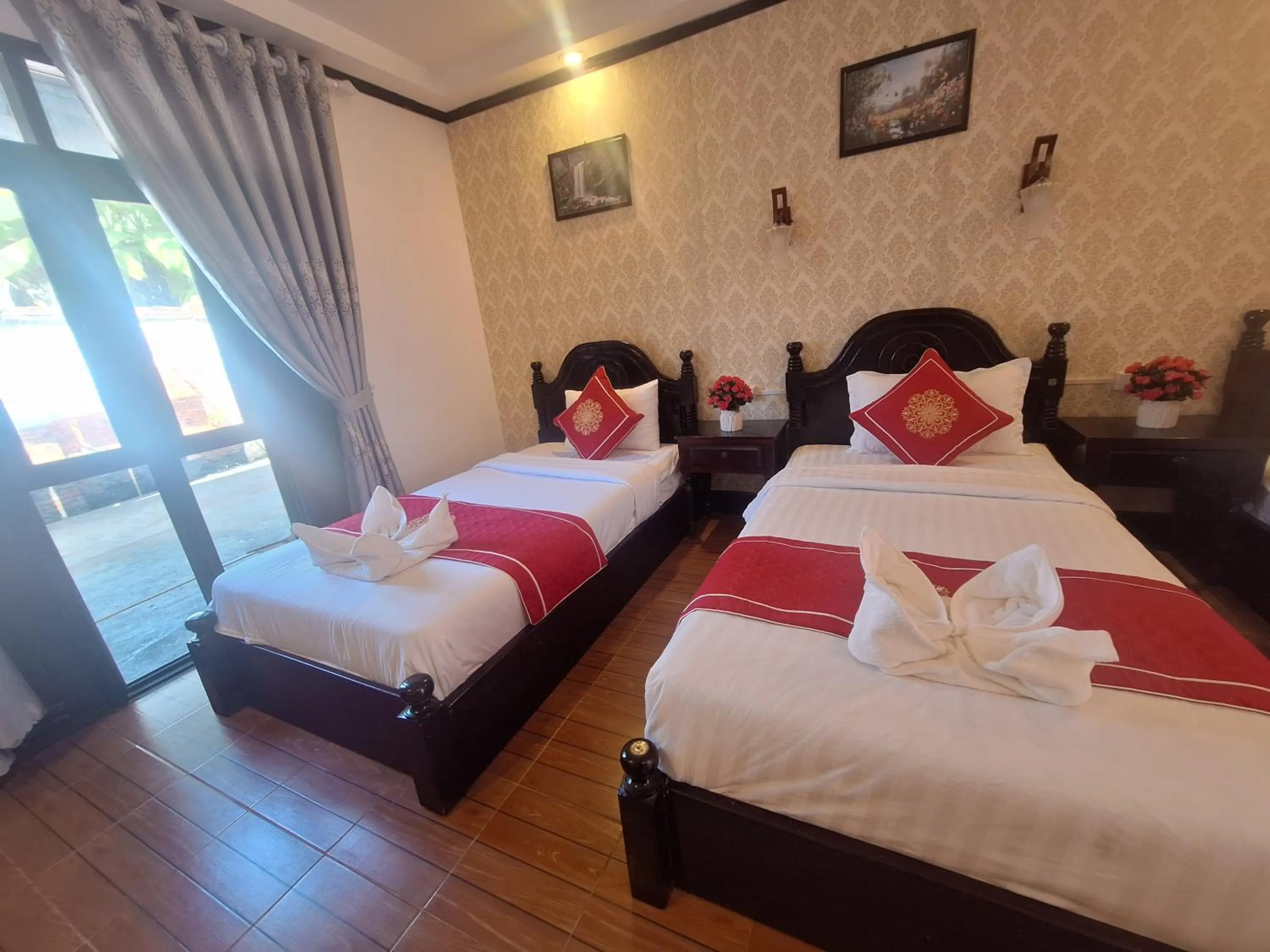 Bed in Luang Prabang Pavilion Hotel & Travel