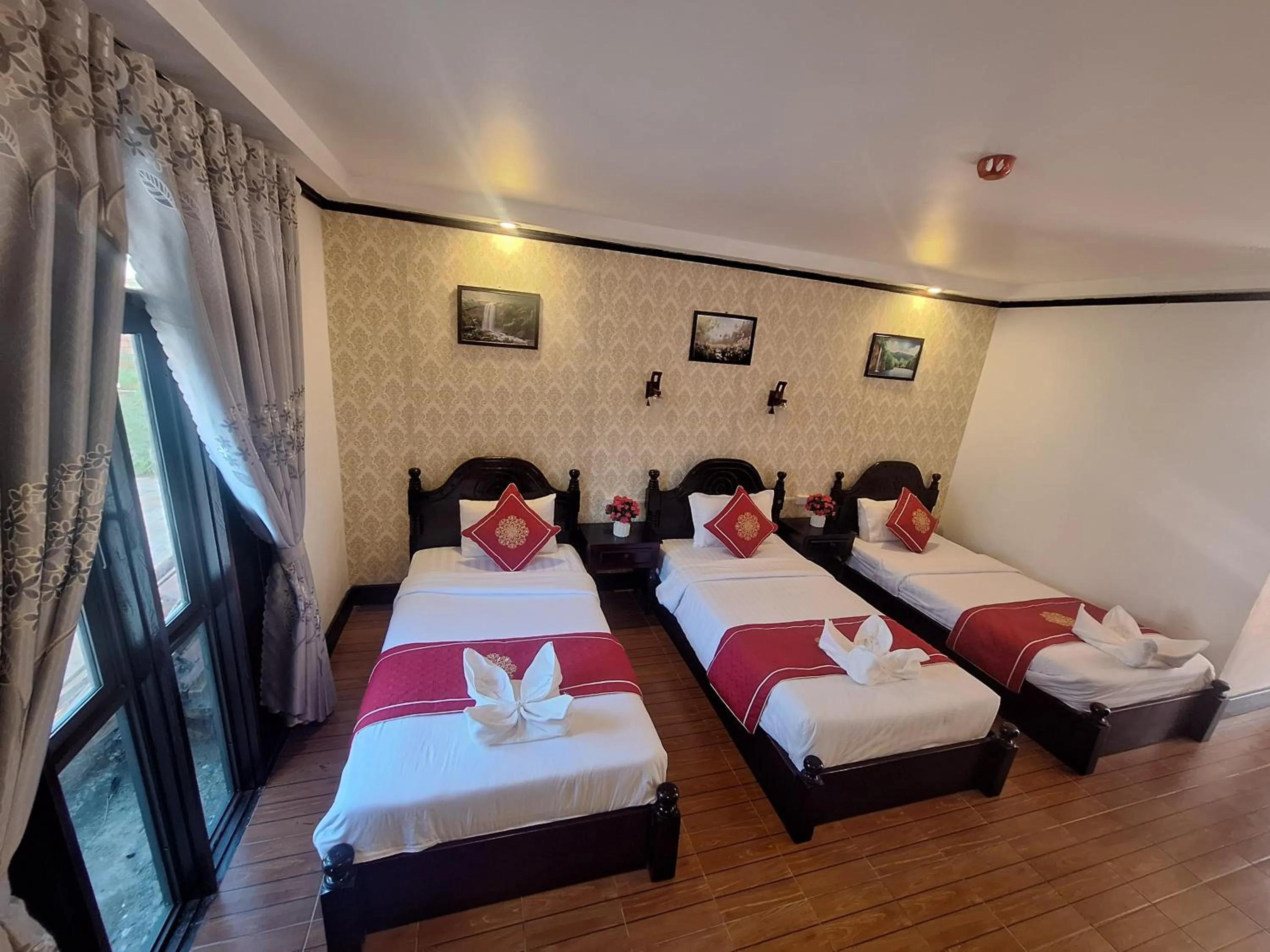 Bed in Luang Prabang Pavilion Hotel & Travel