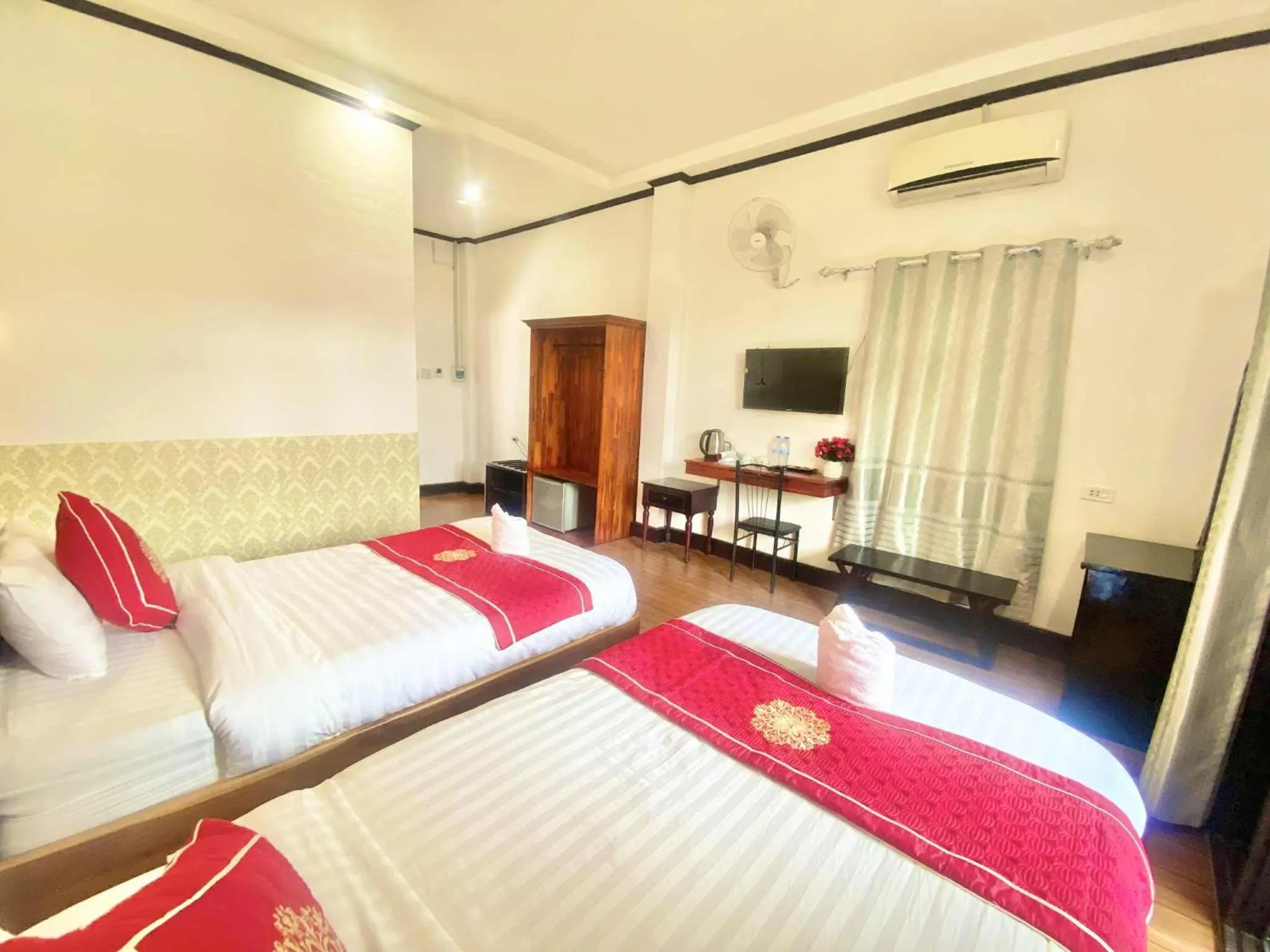 Bed in Luang Prabang Pavilion Hotel & Travel