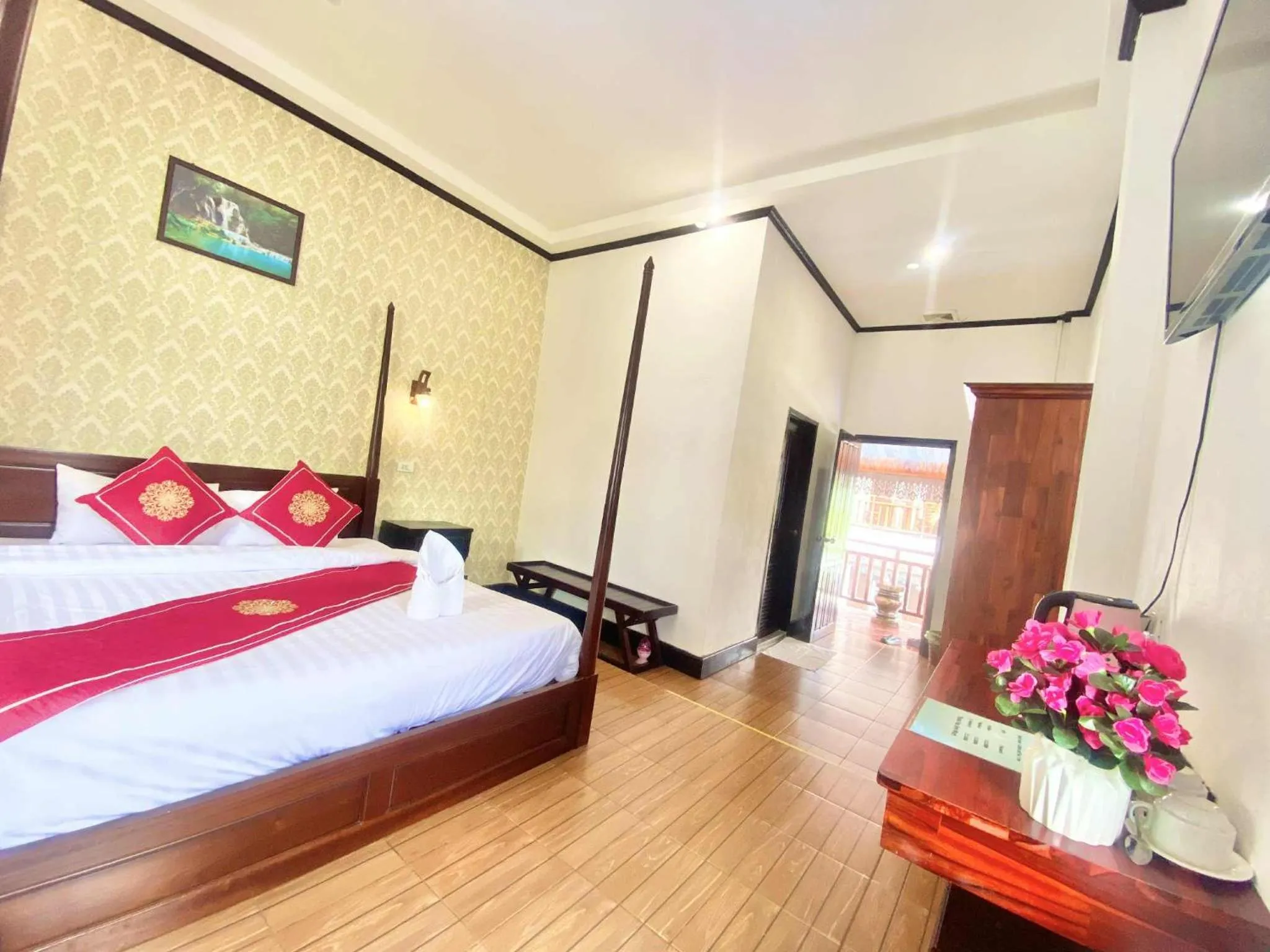Bed in Luang Prabang Pavilion Hotel & Travel