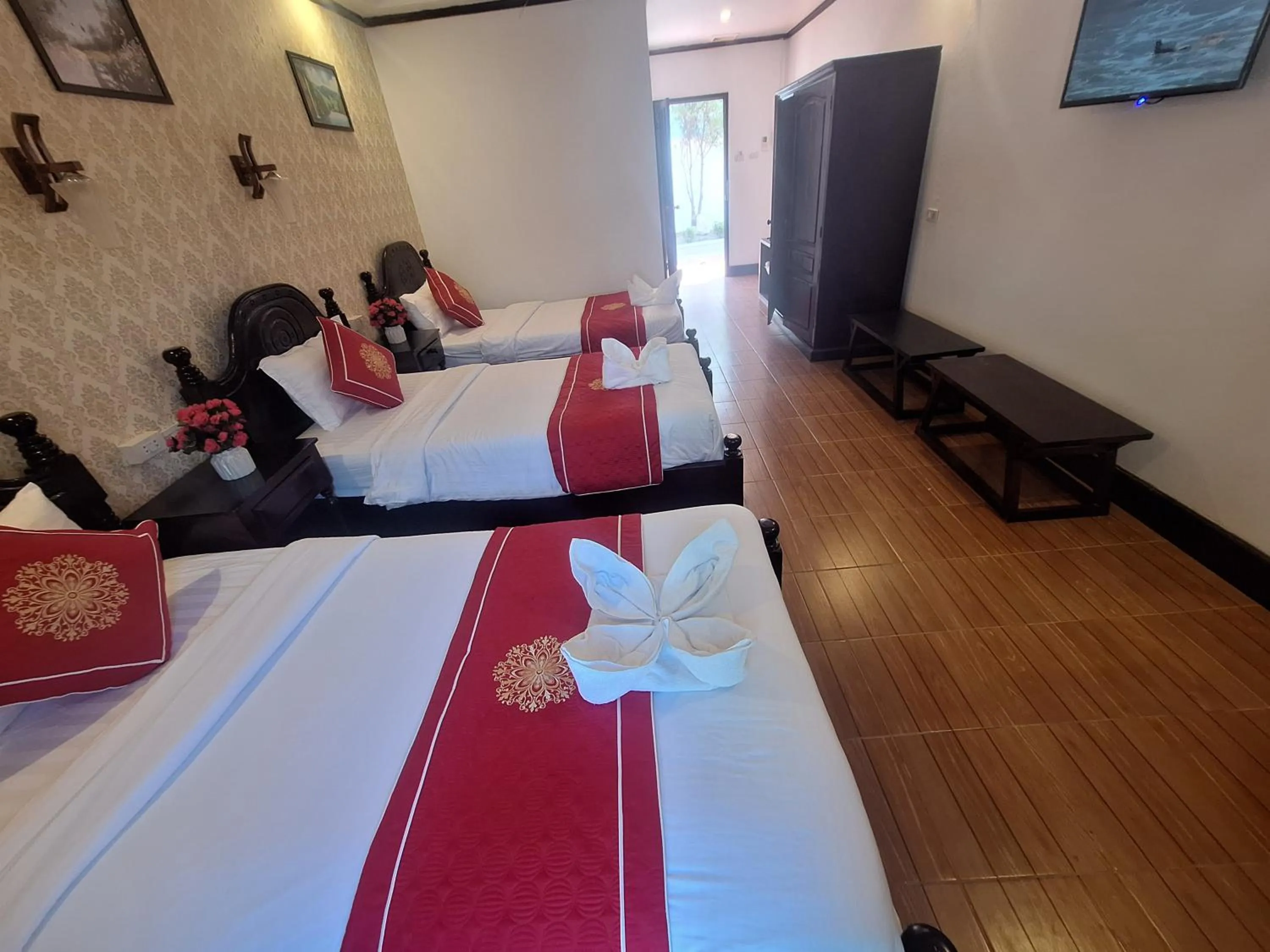Bed in Luang Prabang Pavilion Hotel & Travel