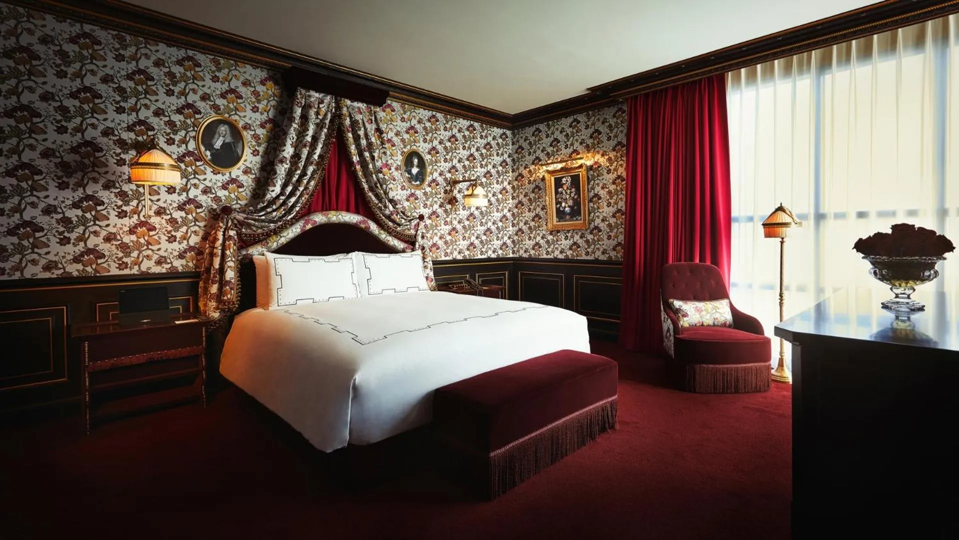 Photo of the whole room, Bed in L'Escape Hotel