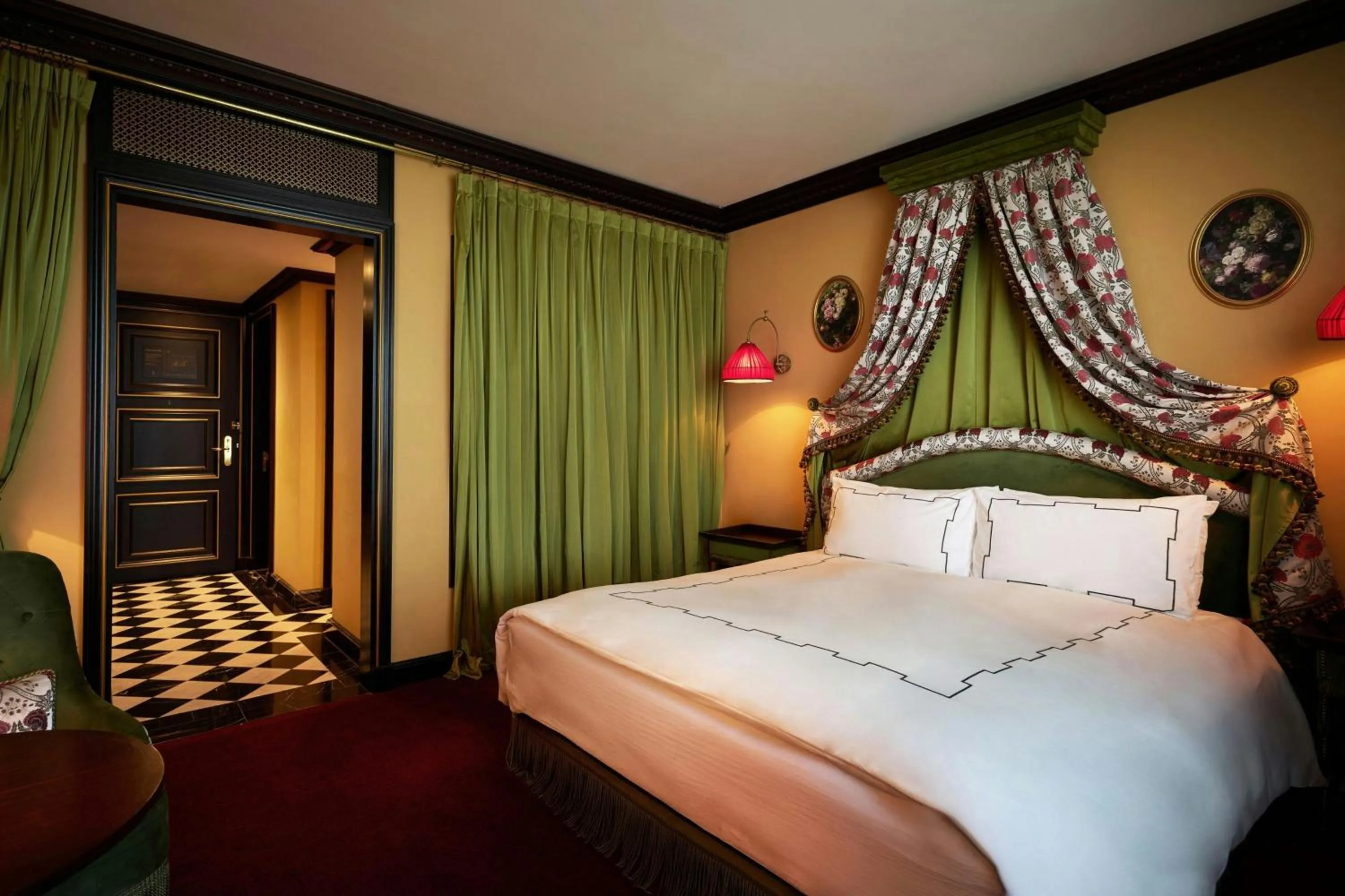 Photo of the whole room, Bed in L’Escape, a Luxury Collection Hotel, Seoul Myeongdong