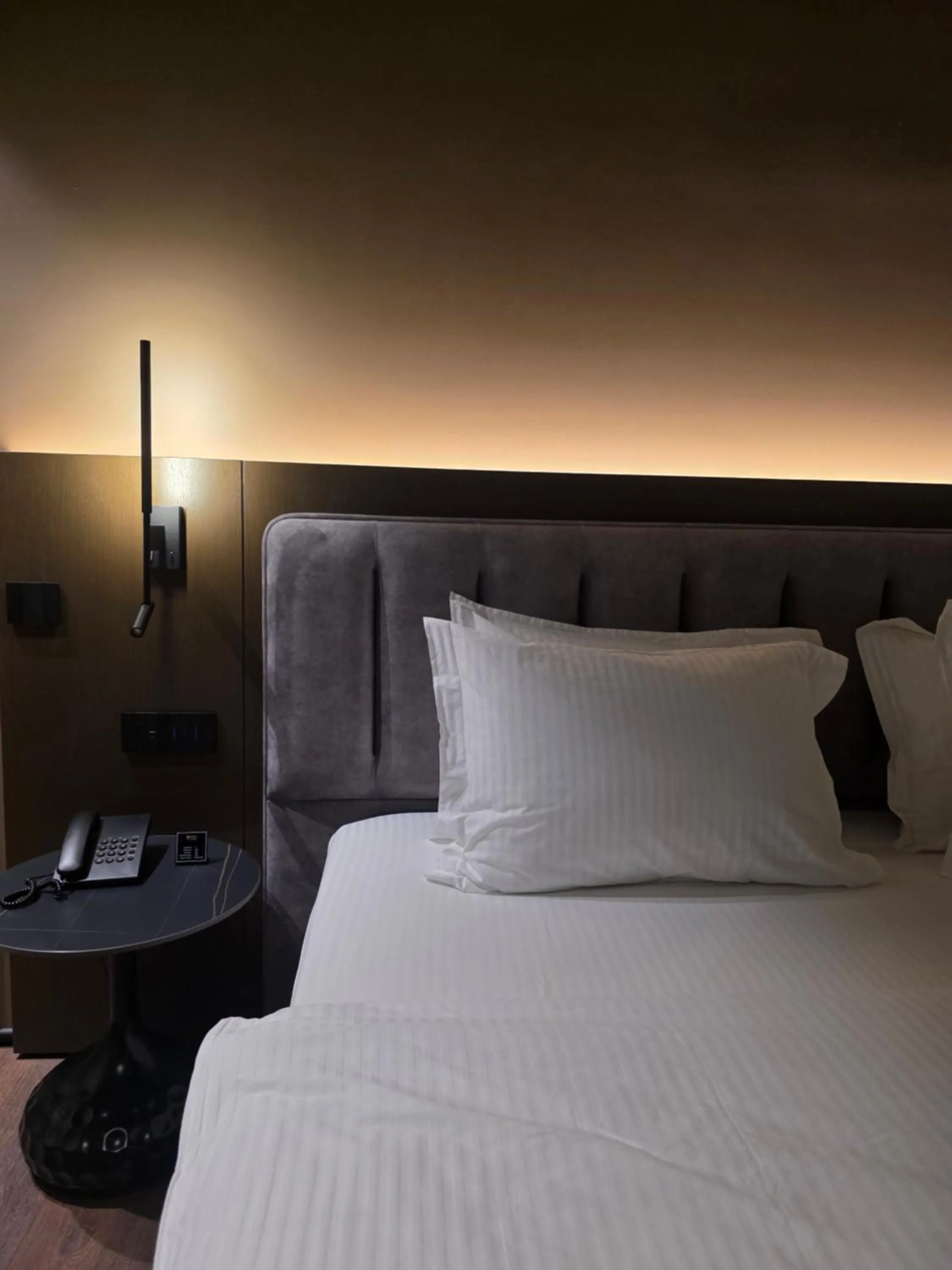 Bed in Mondial Hotel