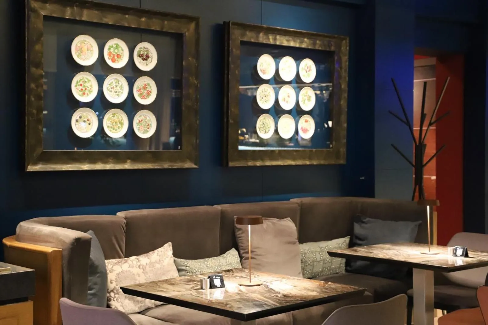 Restaurant/places to eat in Mondial Hotel