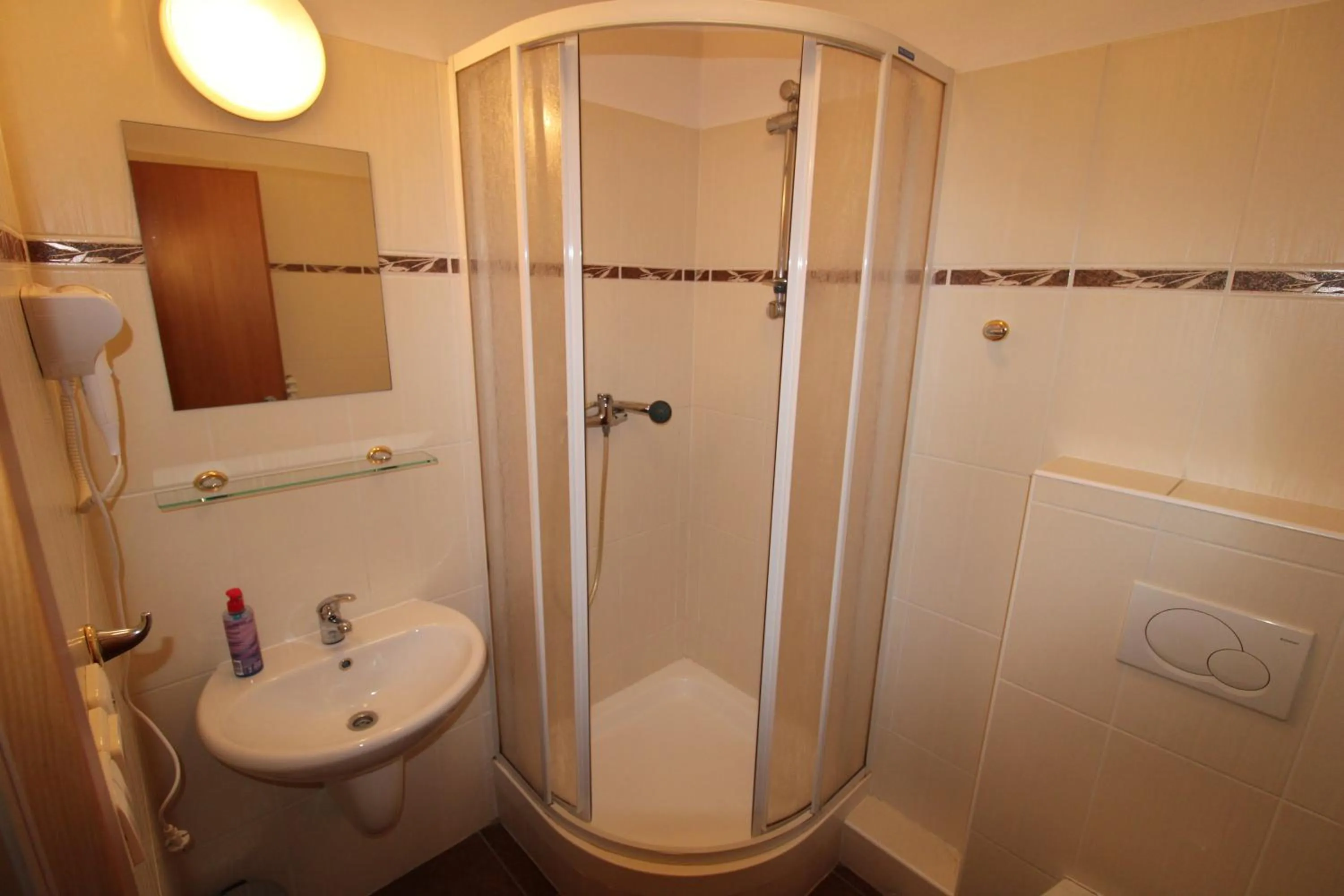 Shower in Hotel Antler