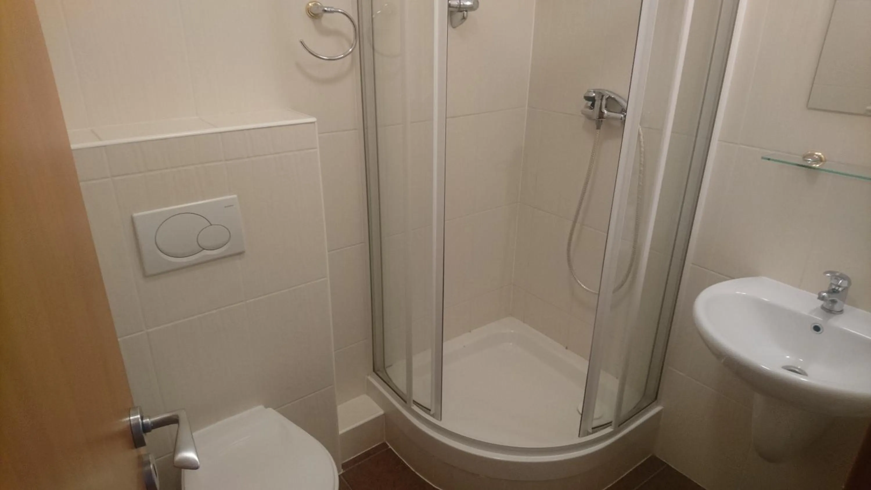 Shower in Hotel Antler