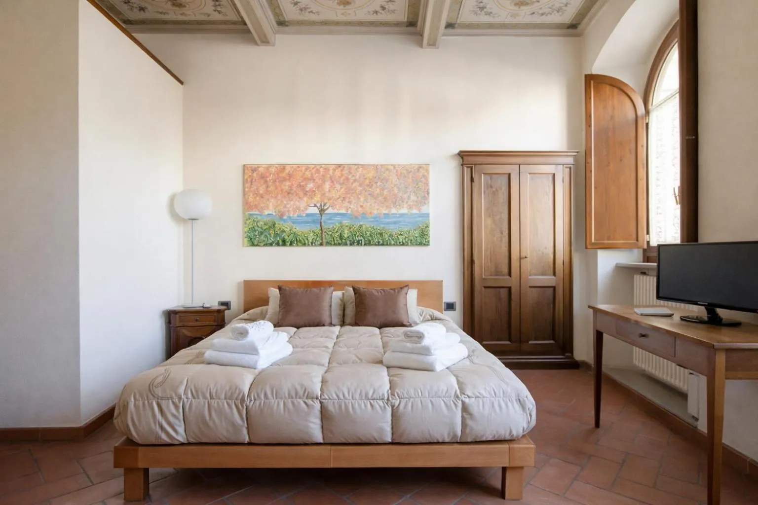 Bed in La Corte Del Re Suite & Rooms Arezzo
