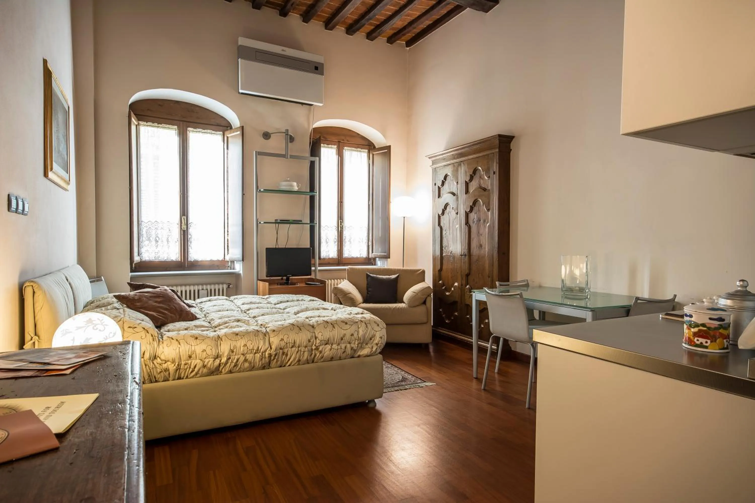 Photo of the whole room, Bed in La Corte Del Re Suite & Rooms Arezzo