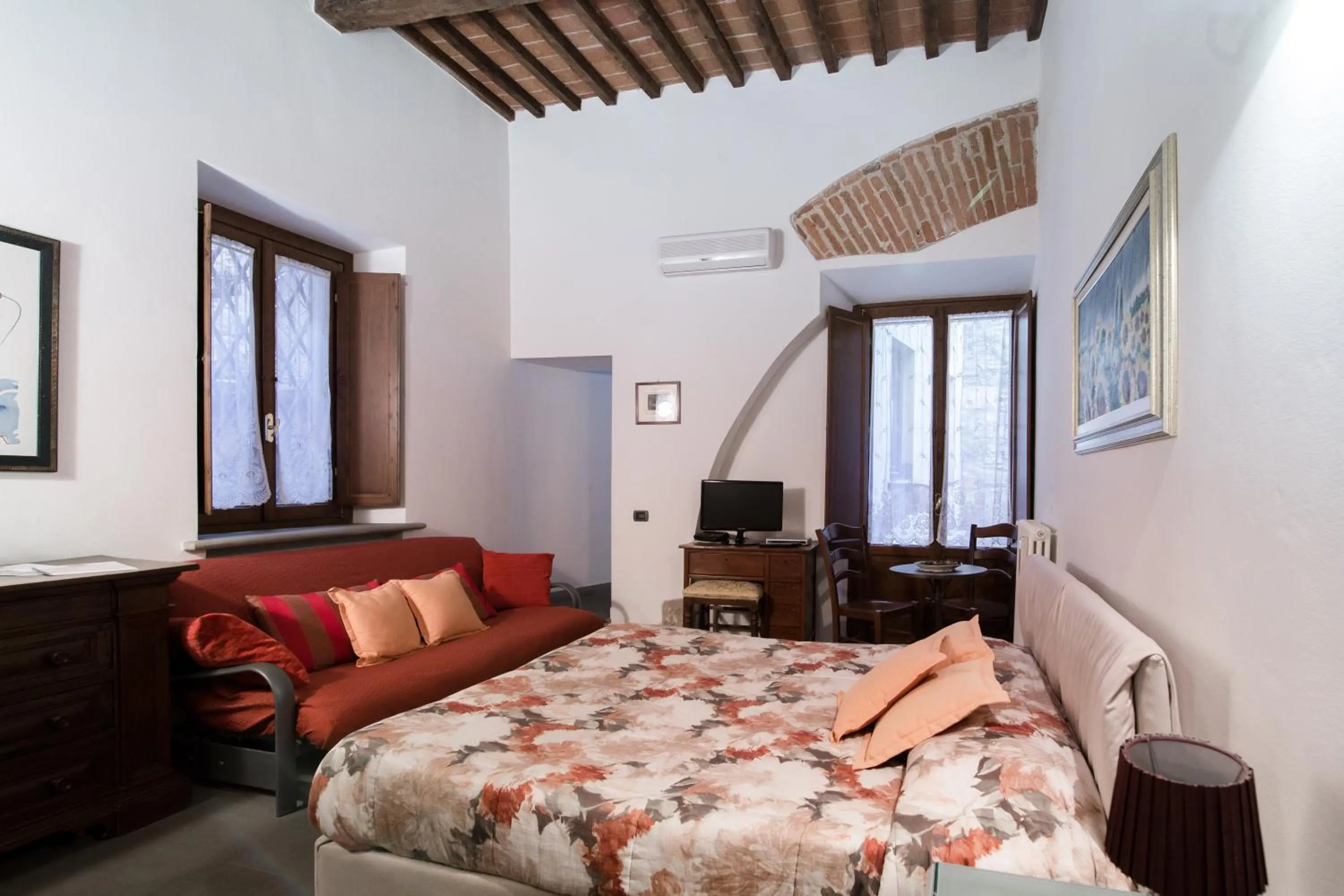 Bed in La Corte Del Re Suite & Rooms Arezzo