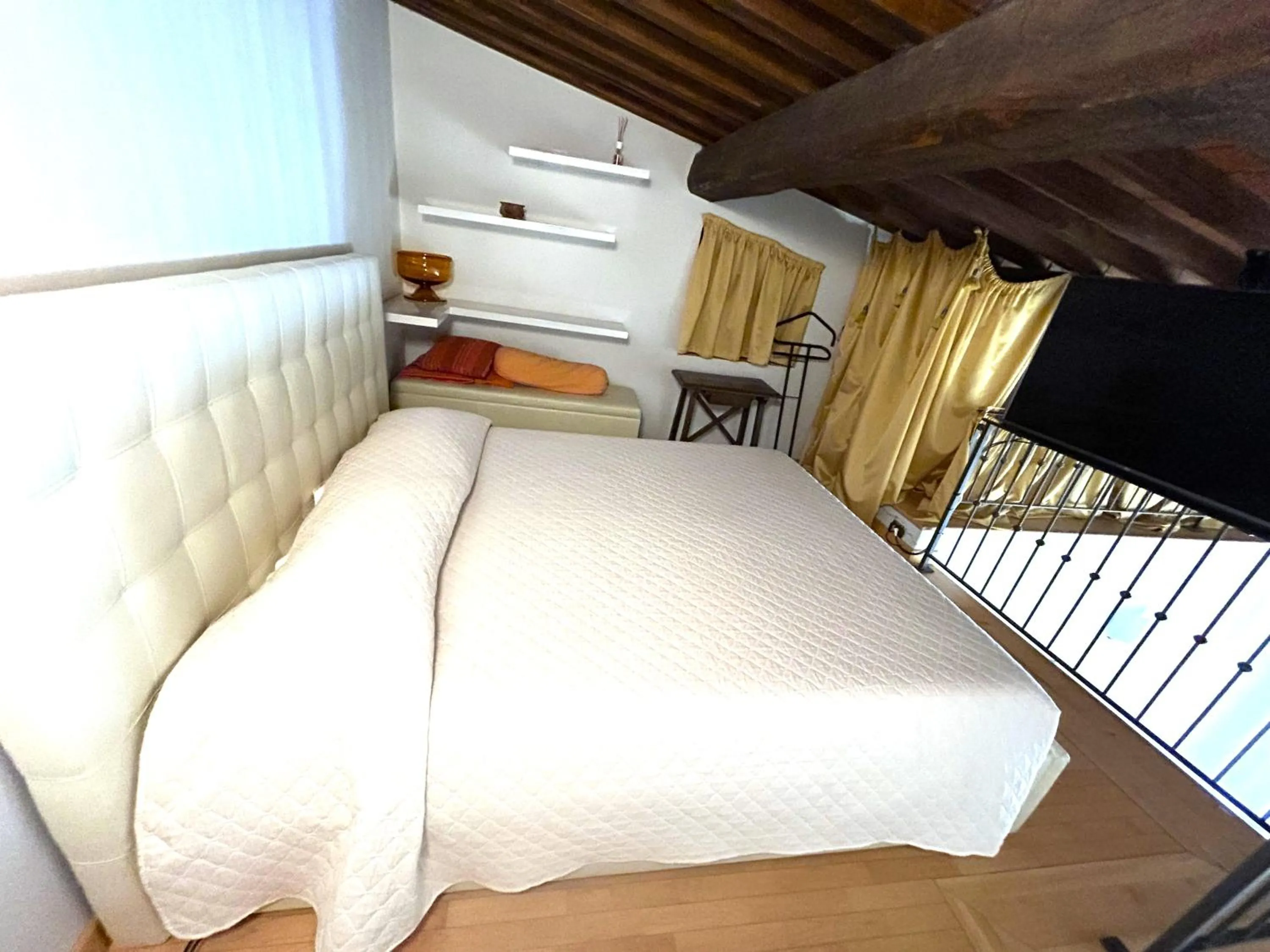Bed in La Corte Del Re Suite & Rooms Arezzo