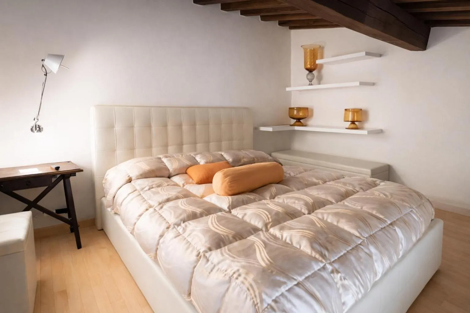 Bed in La Corte Del Re Suite & Rooms Arezzo
