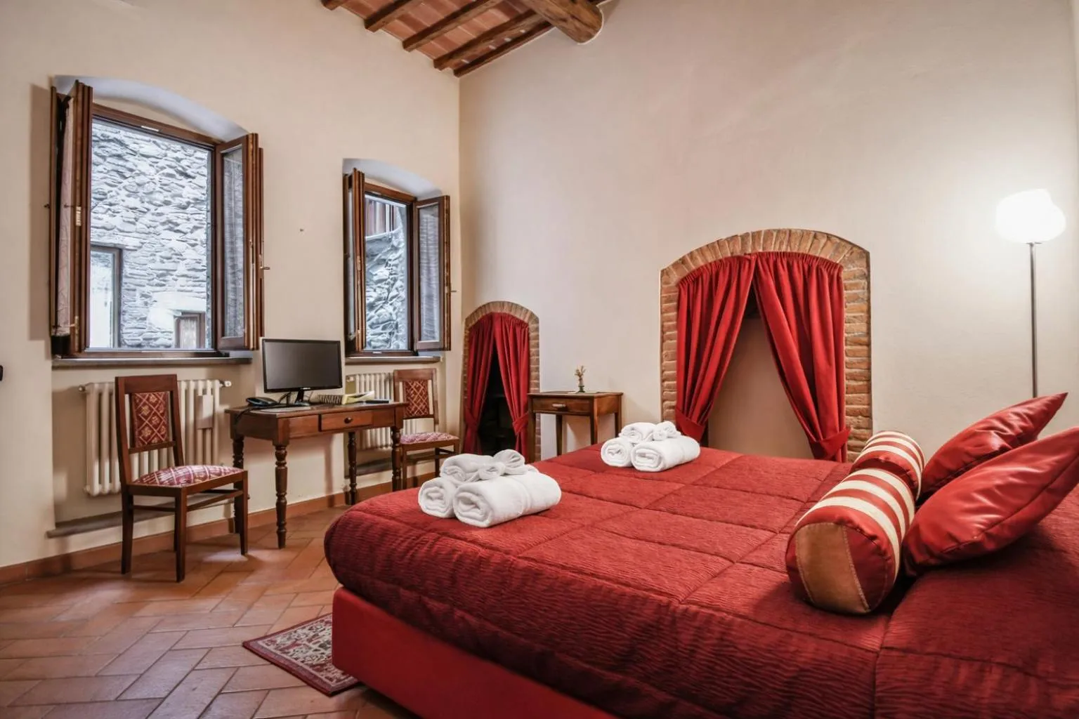 Bed in La Corte Del Re Suite & Rooms Arezzo