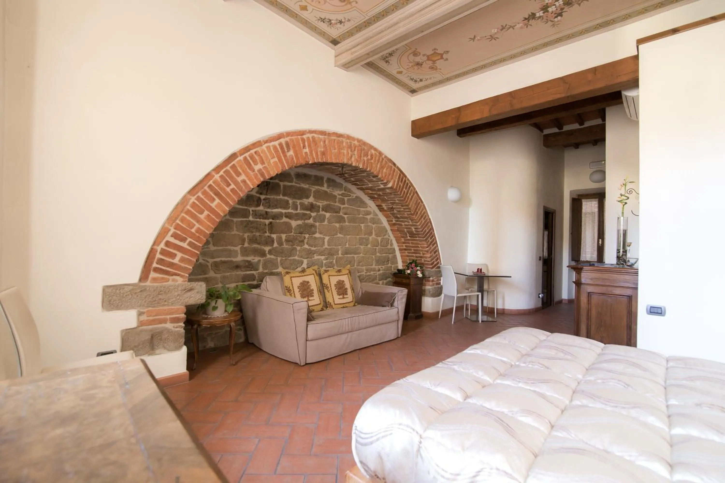 Living room, Bed in La Corte Del Re Suite & Rooms Arezzo