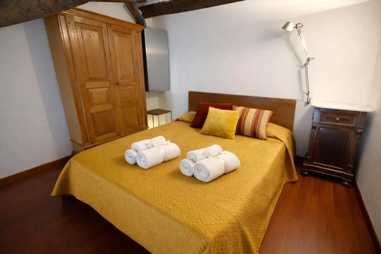 Bed in La Corte Del Re Suite & Rooms Arezzo