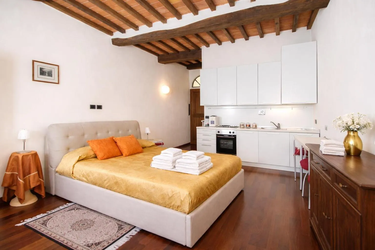 Bed in La Corte Del Re Suite & Rooms Arezzo