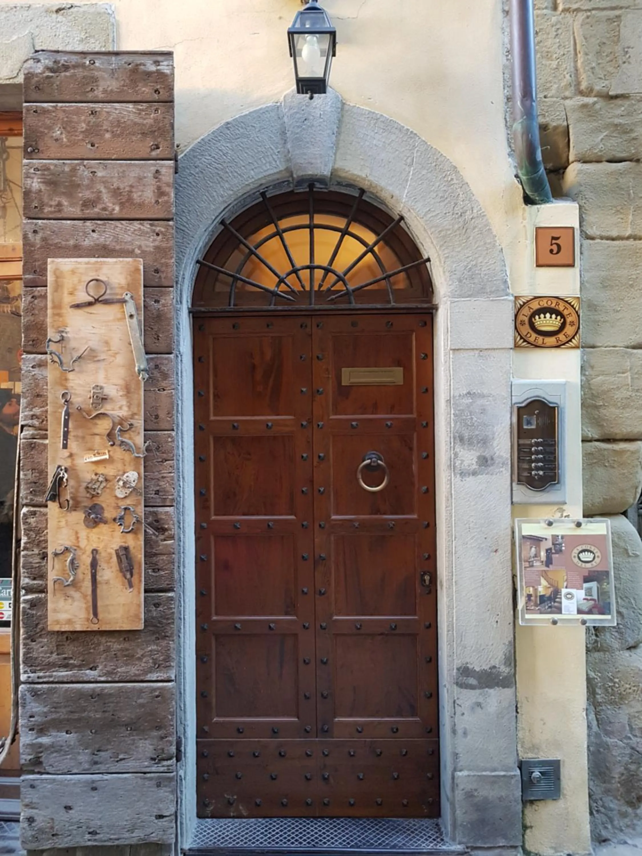Facade/entrance in La Corte Del Re Suite & Rooms Arezzo