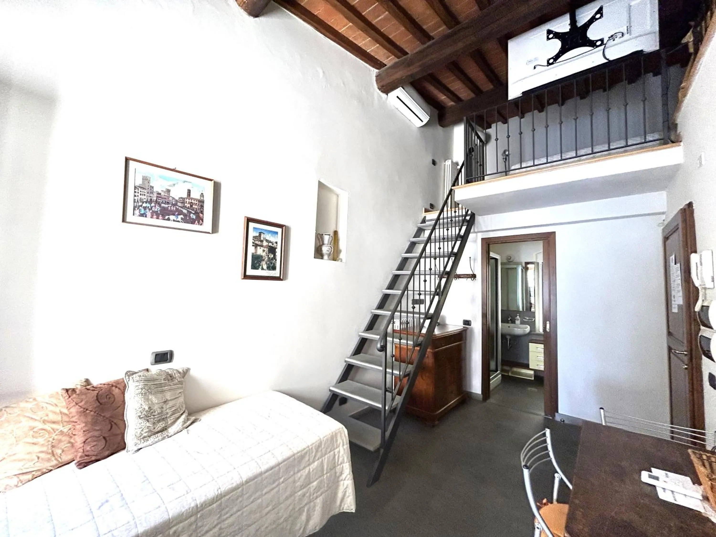 Photo of the whole room in La Corte Del Re Suite & Rooms Arezzo