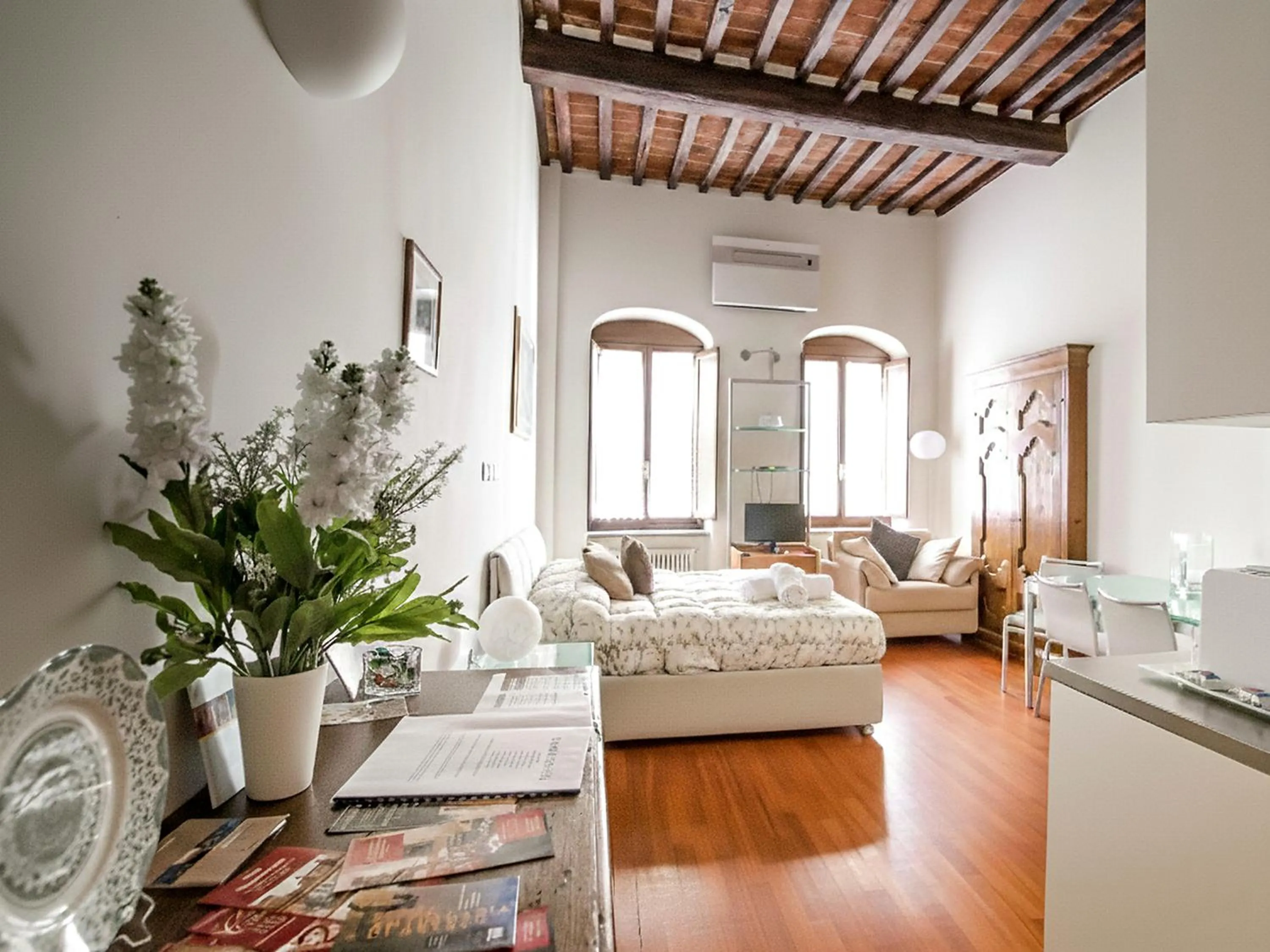 Bedroom, Bed in La Corte Del Re Suite & Rooms Arezzo