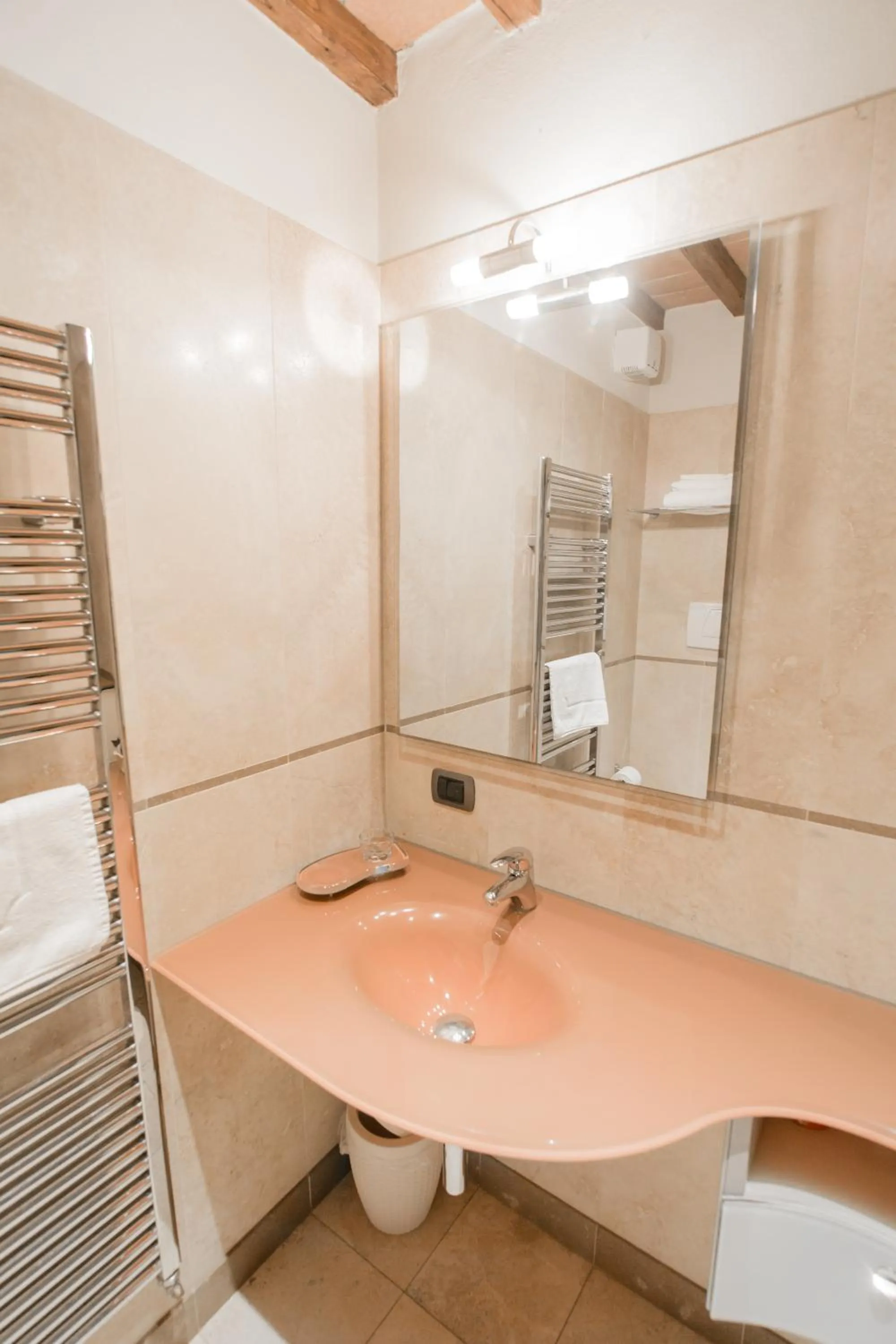 Bathroom in La Corte Del Re Suite & Rooms Arezzo