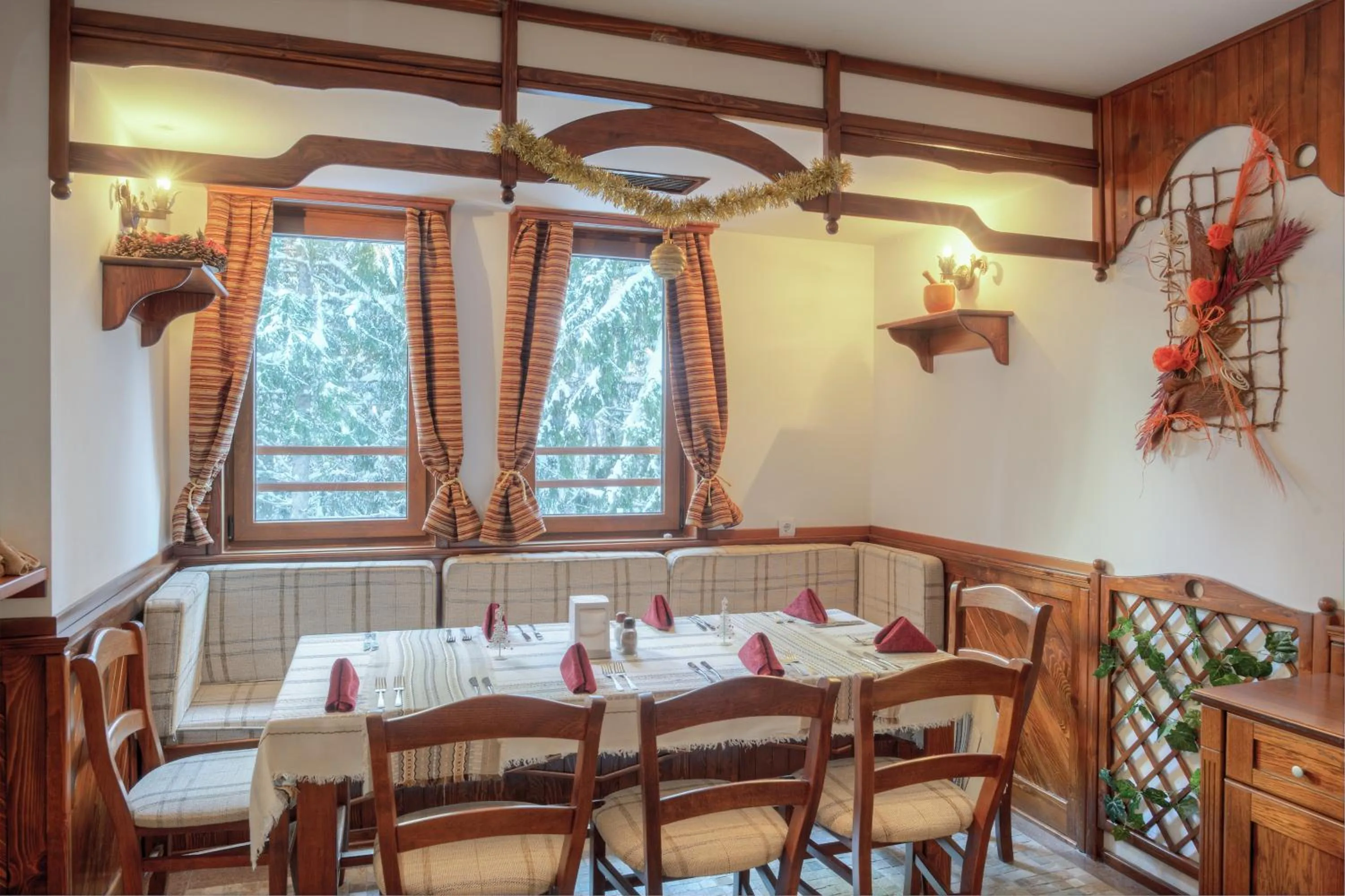 Restaurant/places to eat in MPM Family Hotel Merryan