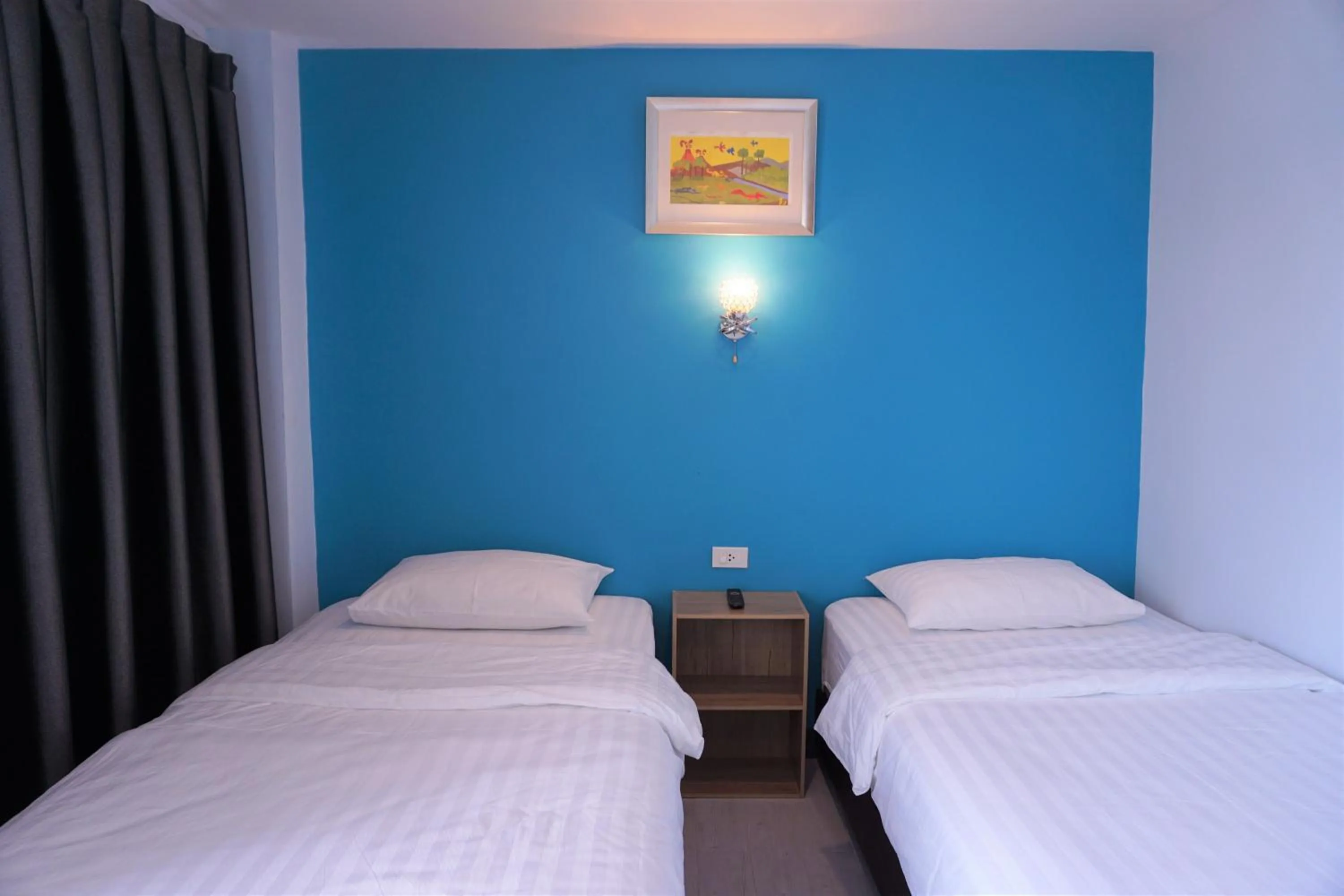 Bedroom, Bed in Dozy Lamoon House