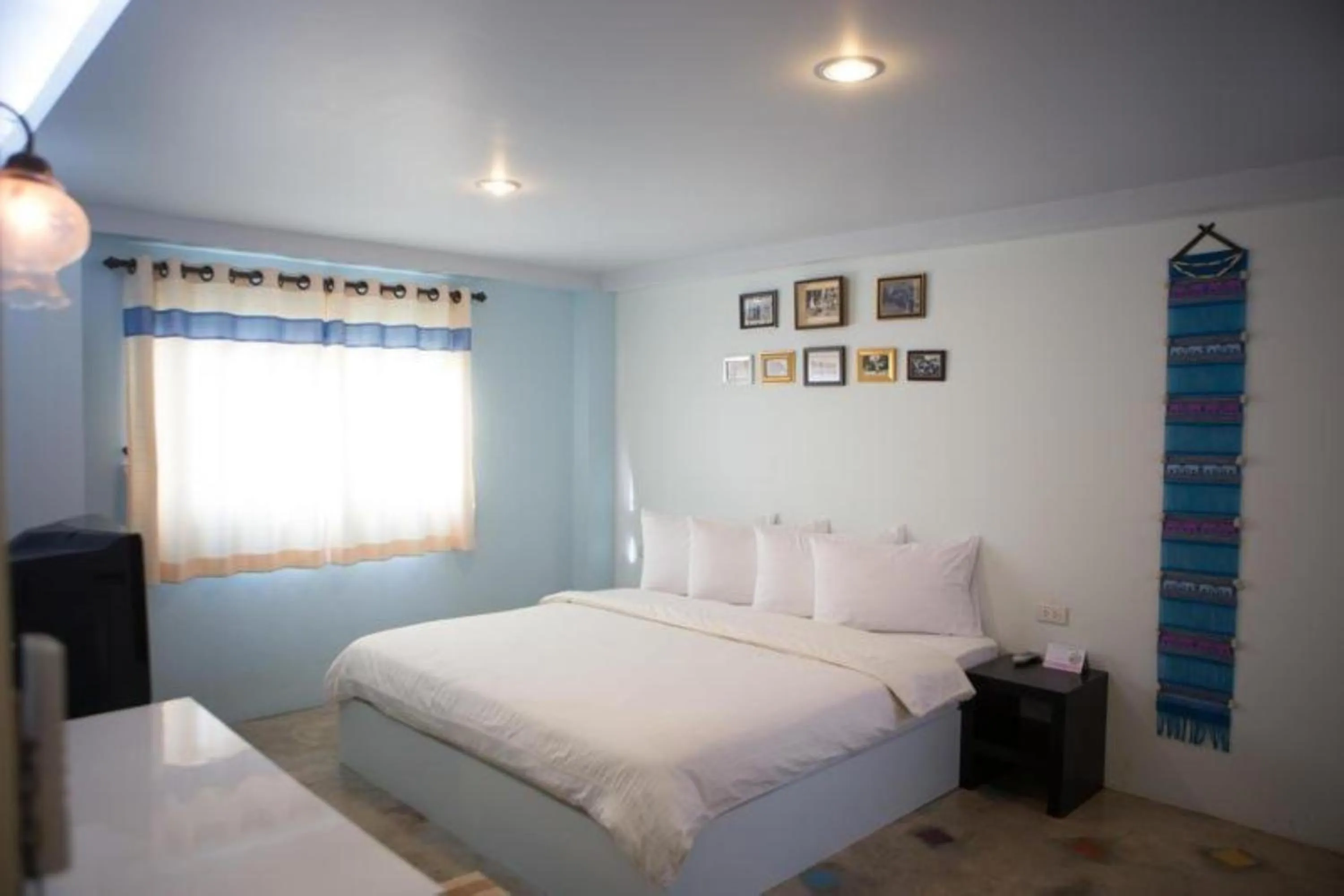 Bedroom, Bed in Dozy Lamoon House