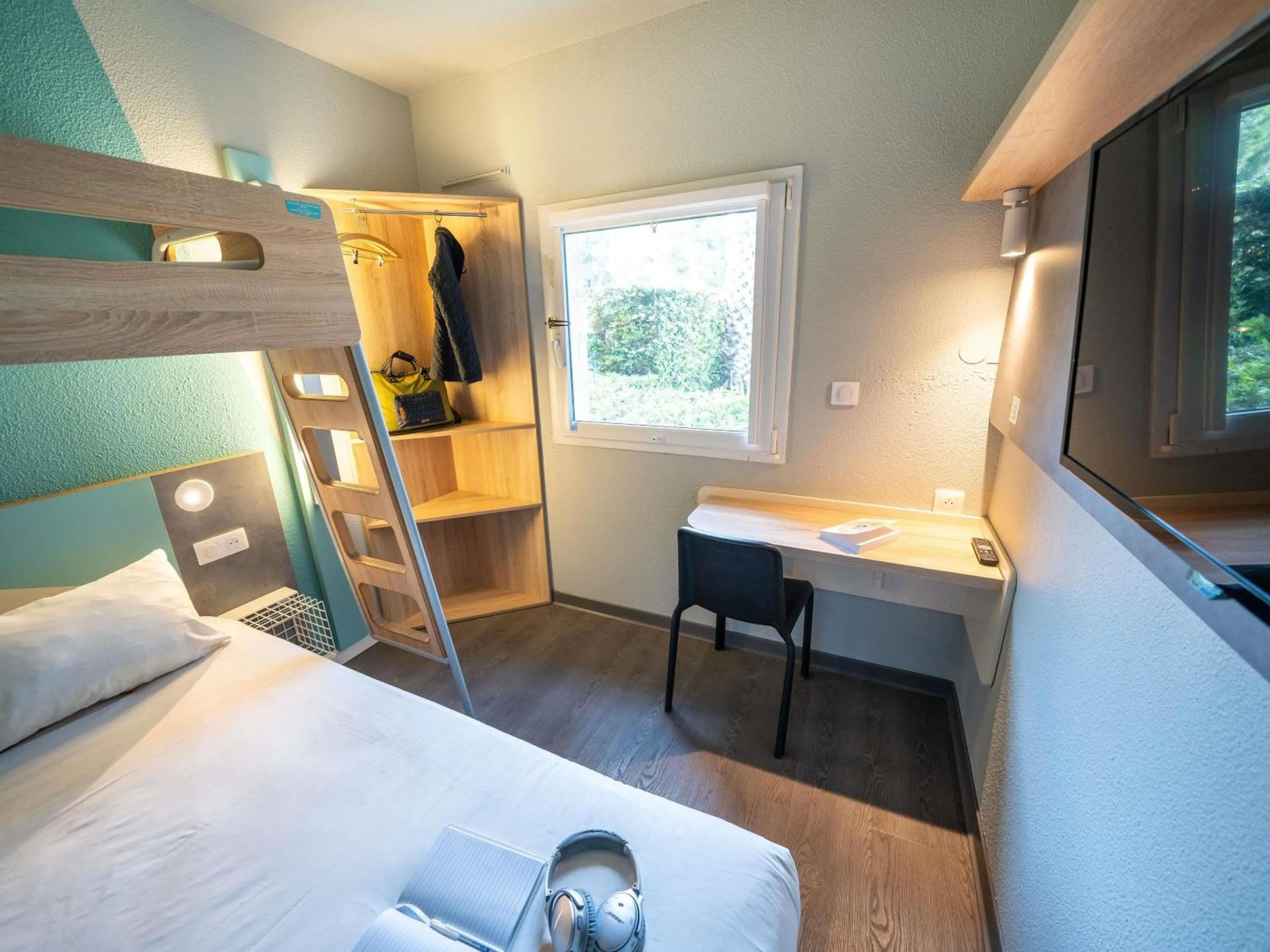 Bedroom, Bed in ibis budget Narbonne Est